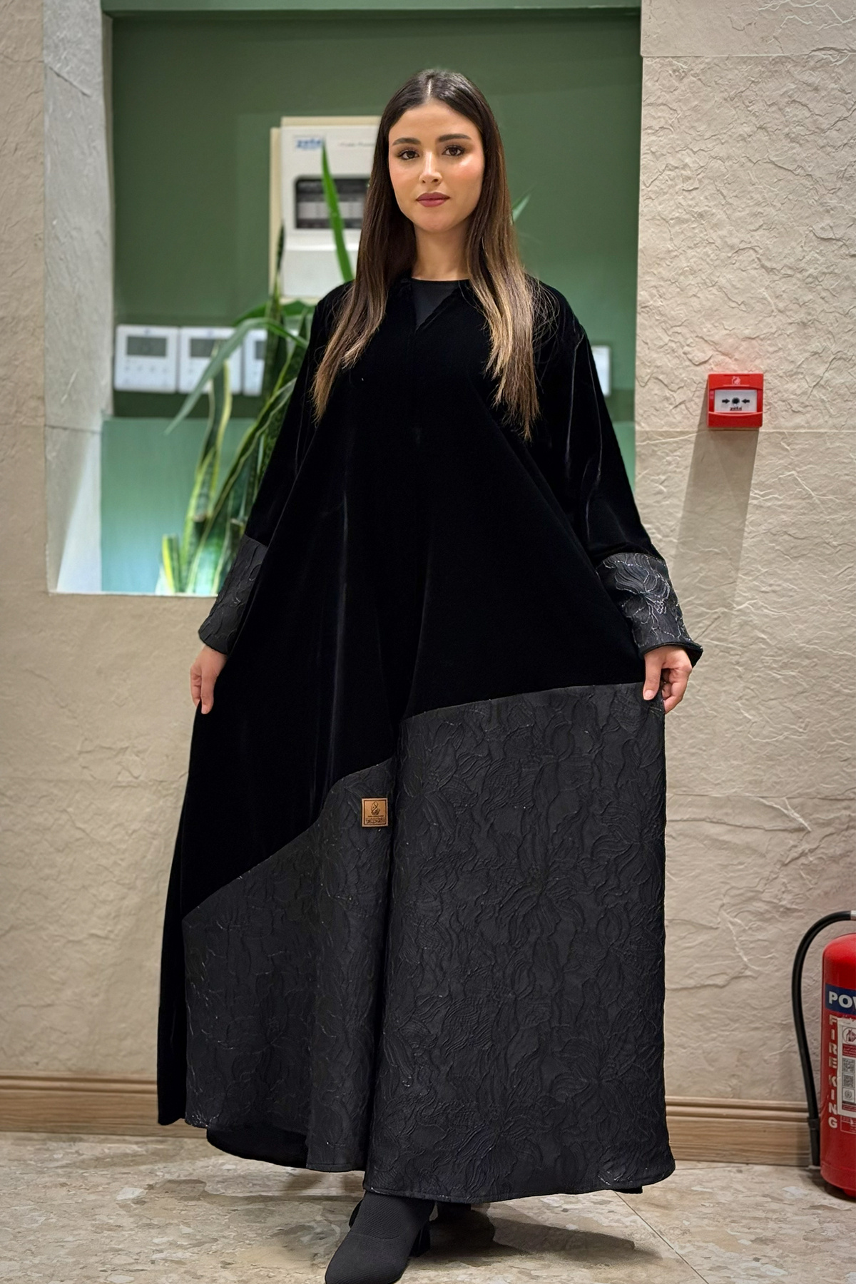 عباية نيارة مخمل بجاكر هندي