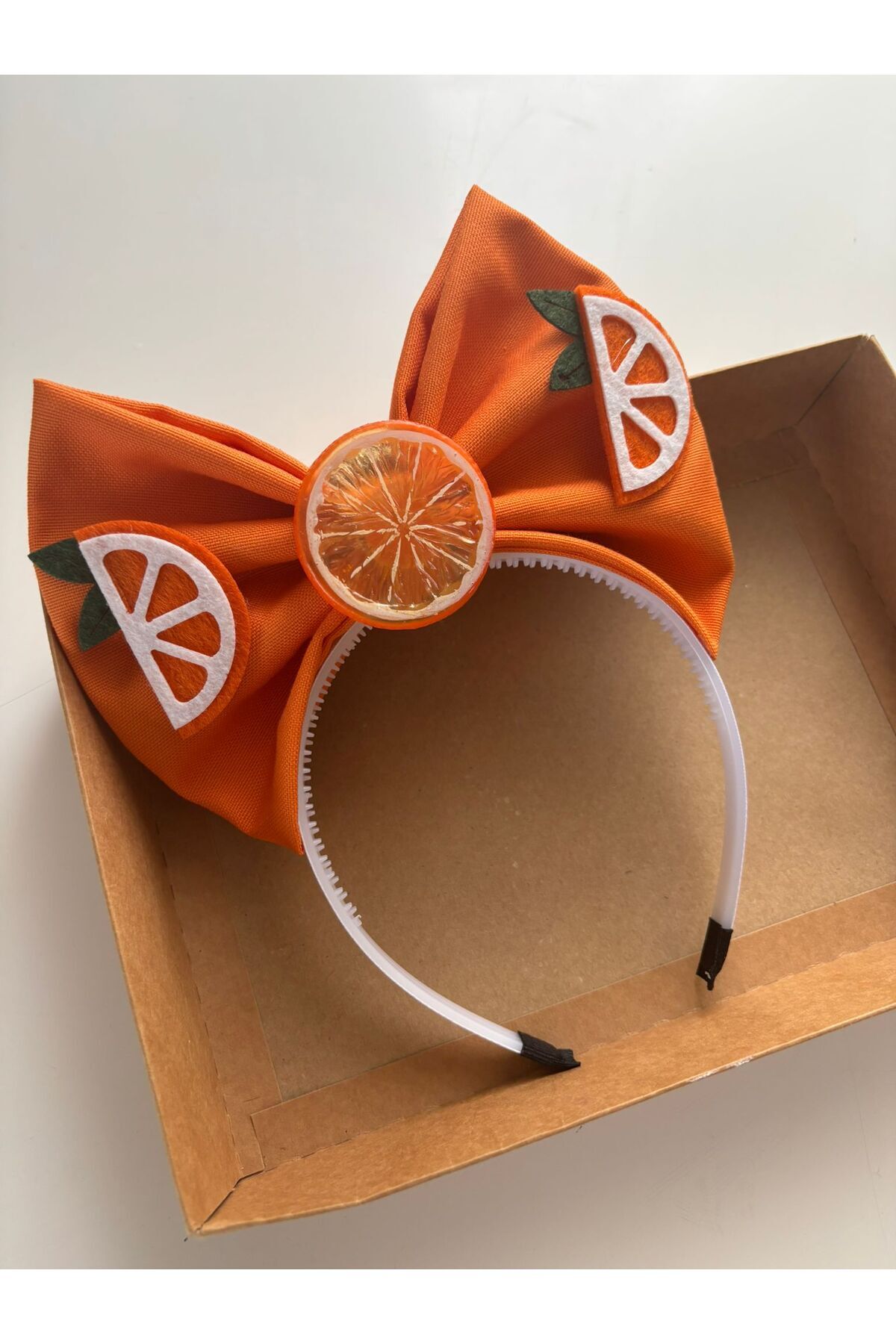 Stil Tasarım Toka Turuncu Portakallı Taç