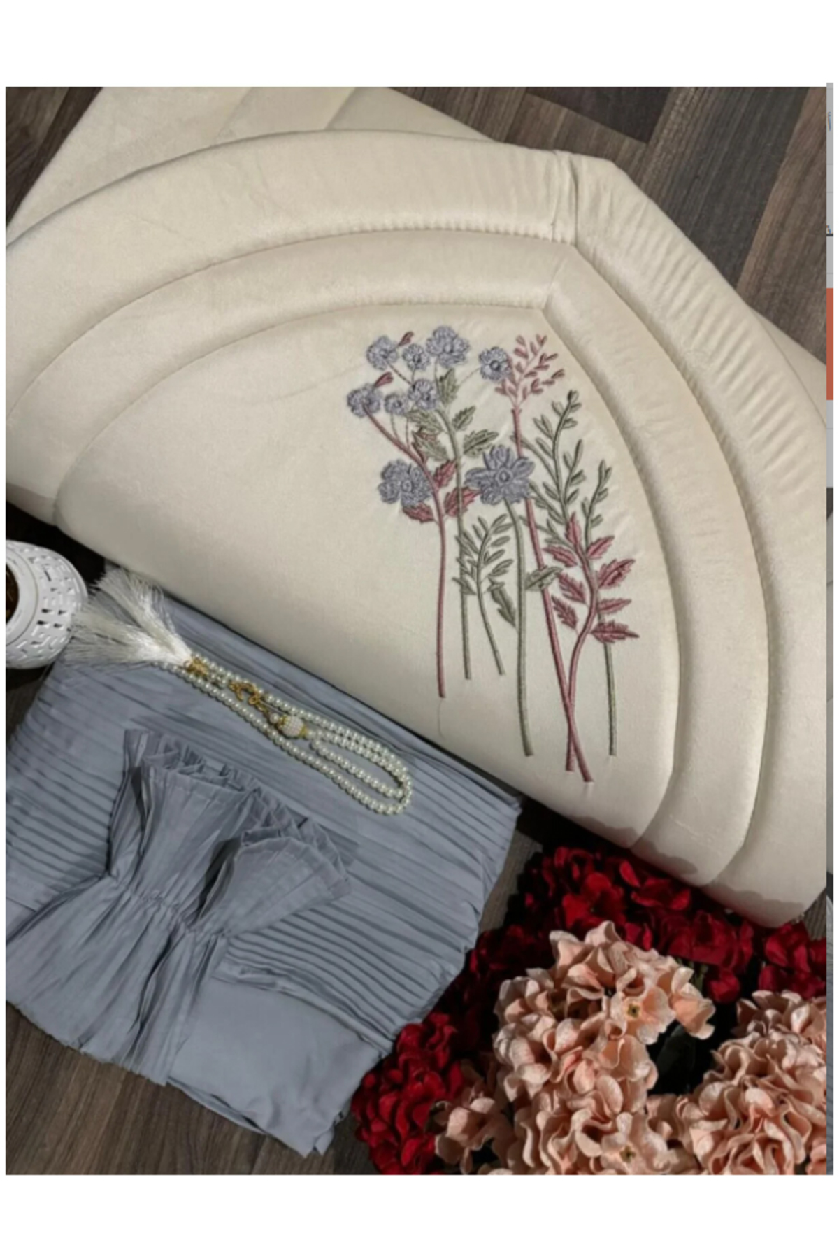 MAJESTIC LUXURY PRAYER RUG طقم صلاة يتكون من سجادة صلاة اسفنج مبطن مطرز مع شر...