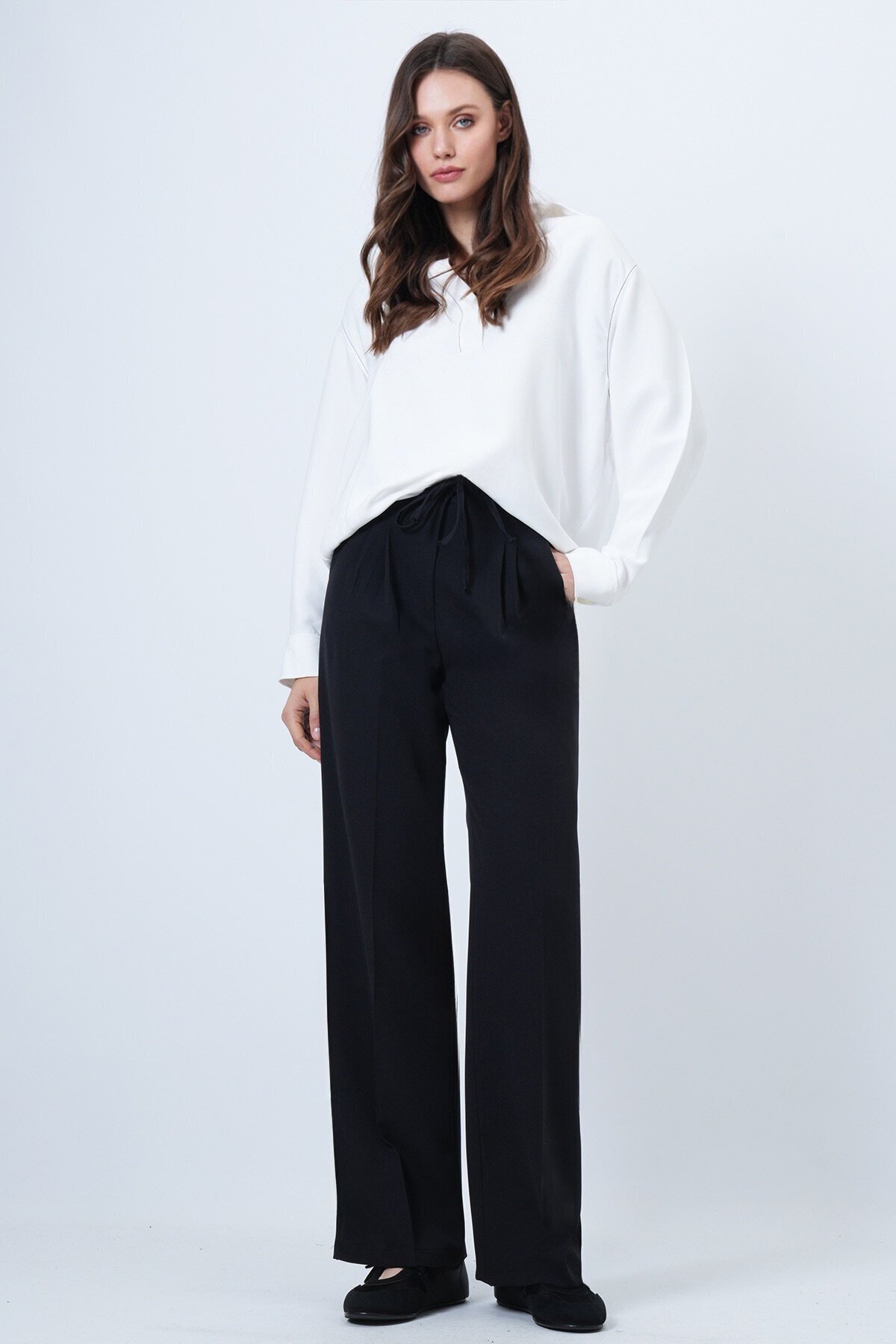 Kadın Siyah Çift Ceplil Bağcıklı Düğme Kapamalı Palazzo Pantolon VS01517