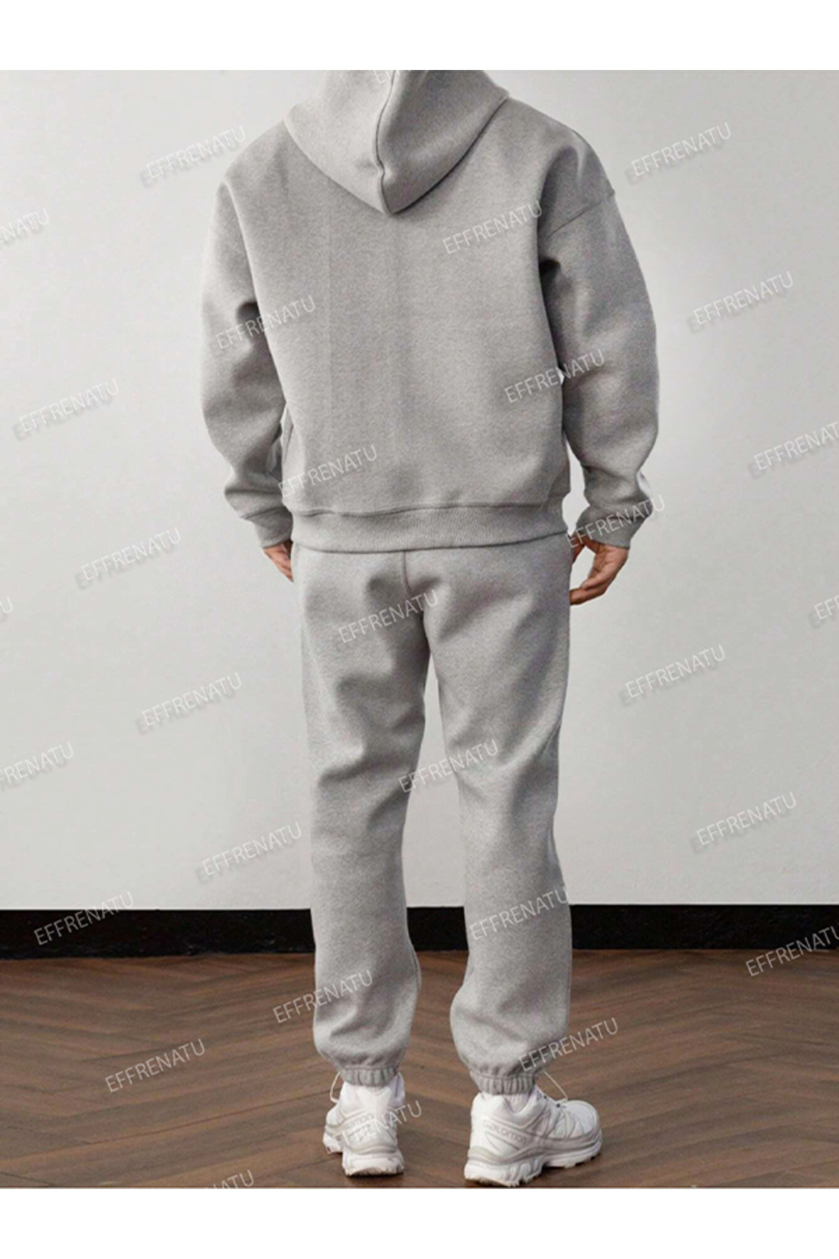 طقم بدلة رياضية من hila moda مزود بسحاب وطبعات قصة...