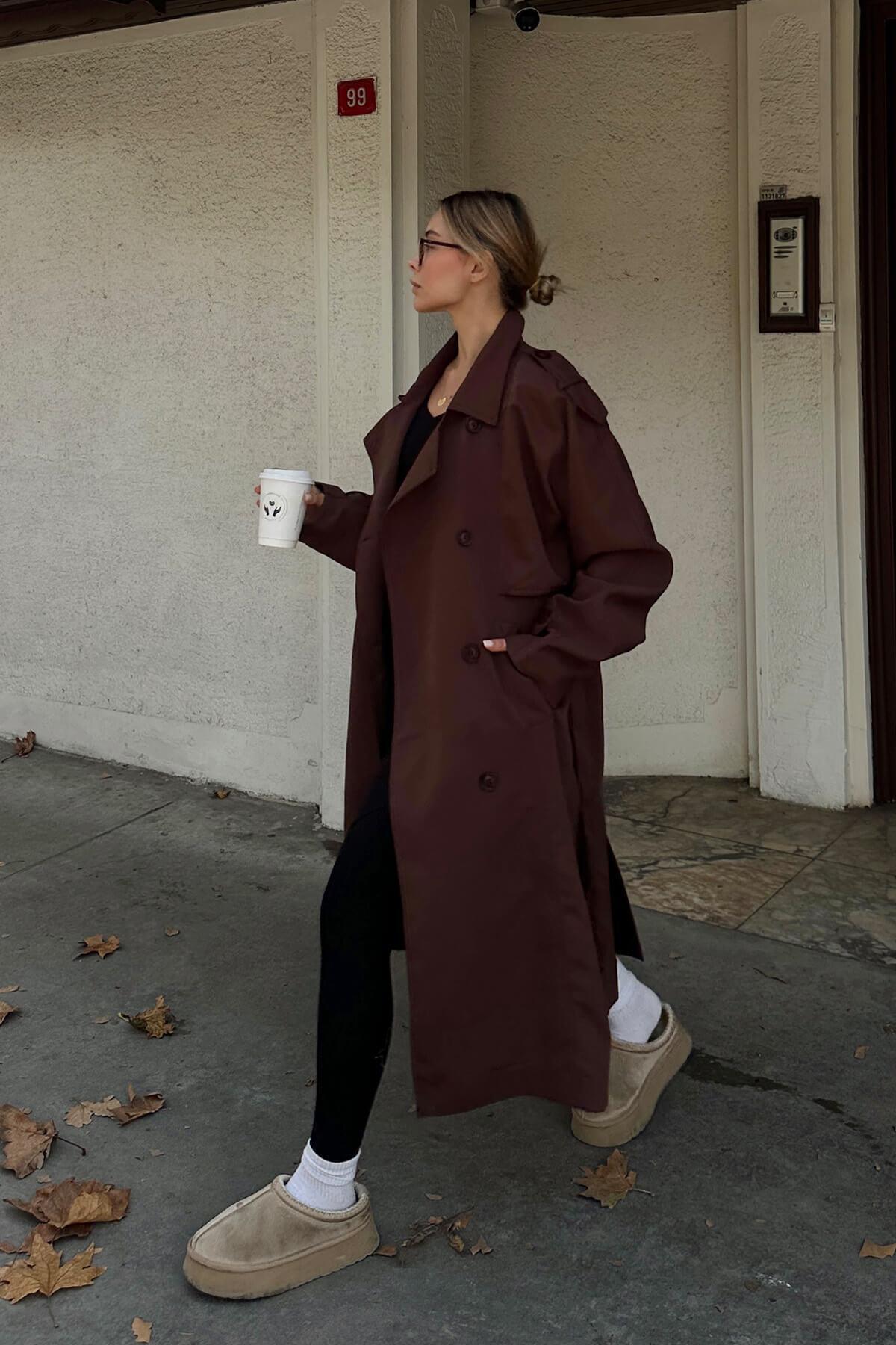 Swist  Kahverengi Oversize Kuşaklı Kruvaze Yaka Apoletli Kadın Midi Trençkot - Görsel 4