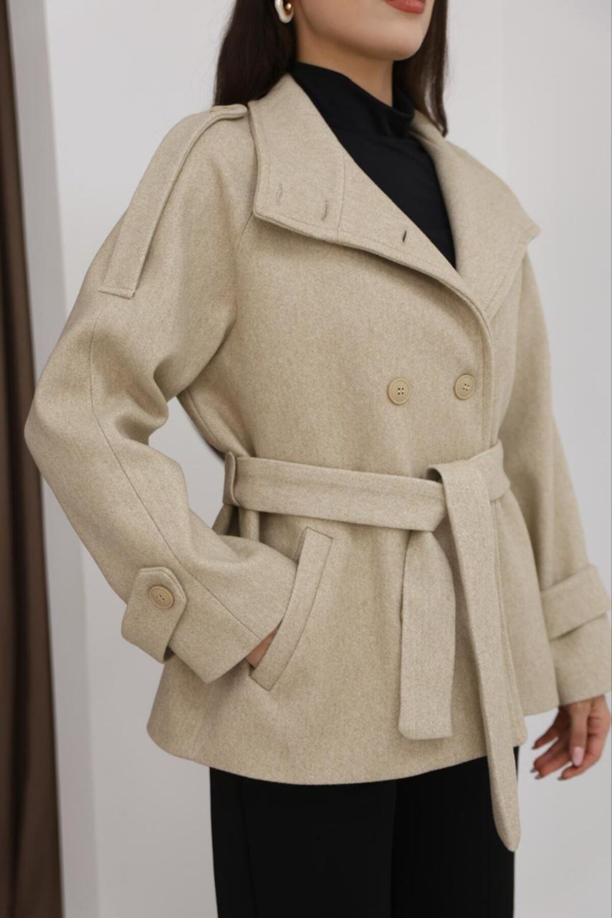 SLAY BUTİK  Dik Yaka Dönüştürülebilir Yakalı Kuşaklı Kısa Kaşe Kaban - Görsel 8