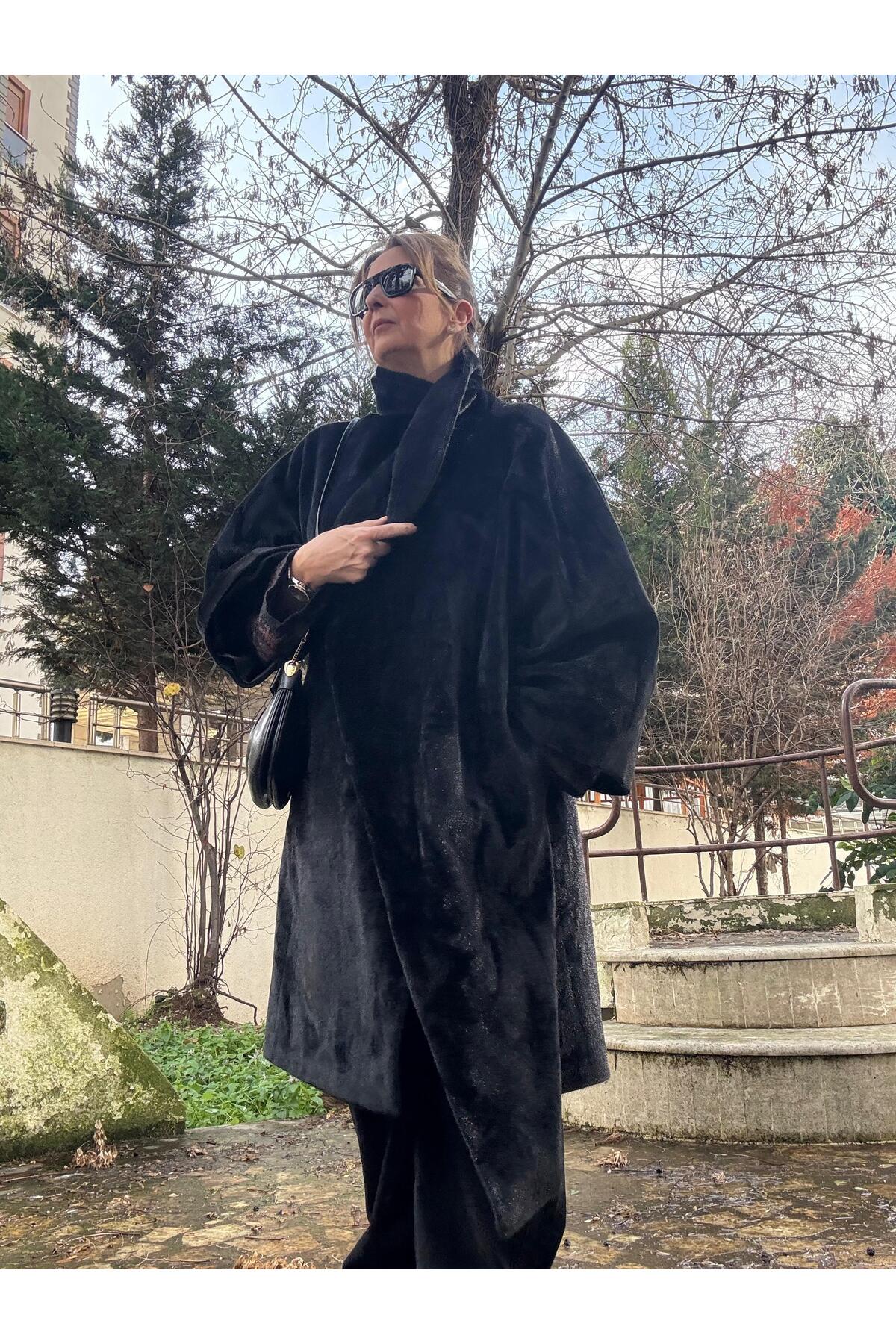 Retrokare  Siyah İthal Oversize İnce Peluş Palto - Görsel 2