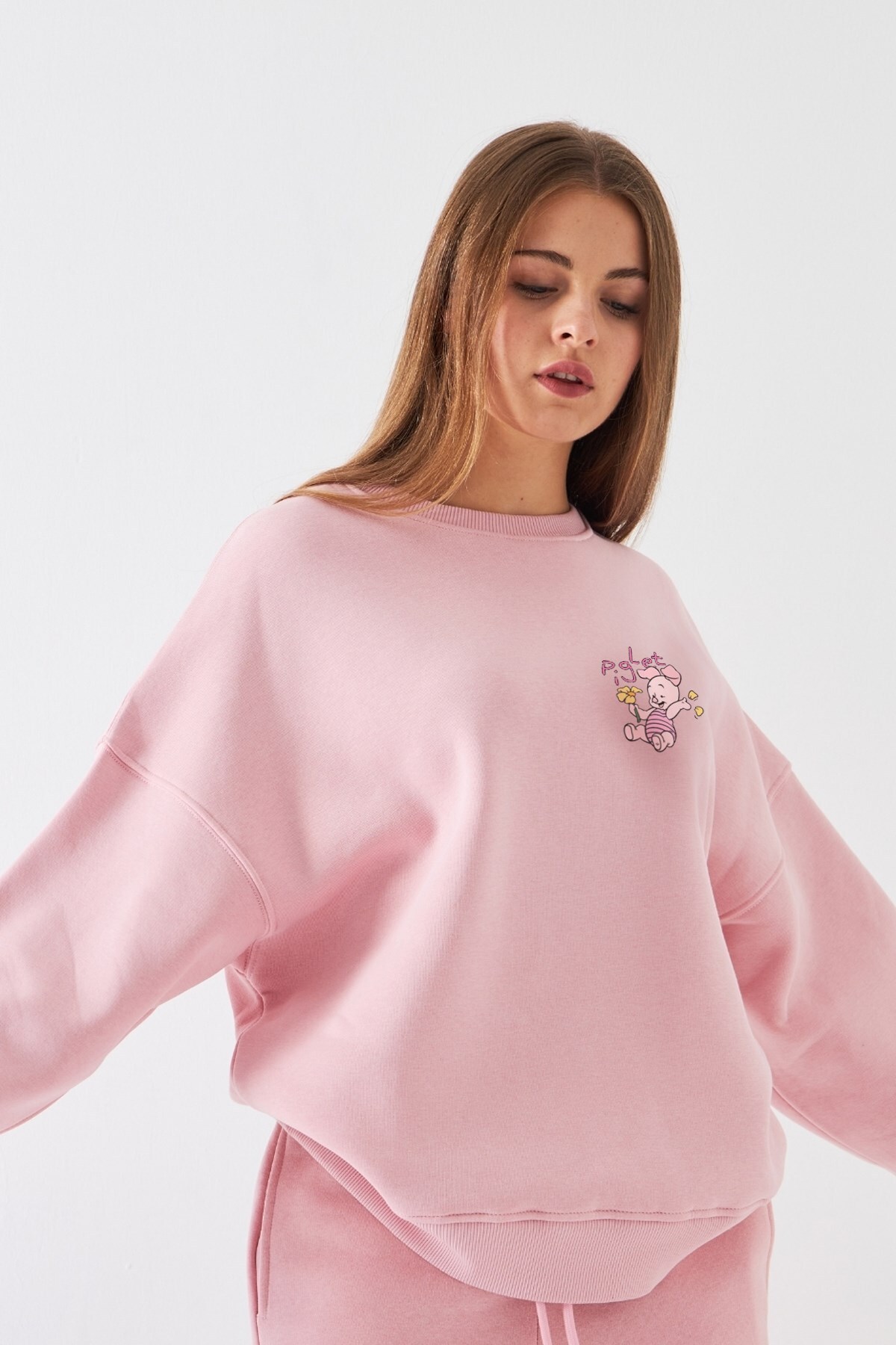 The Champ Clothing  Kadın Oversize Sweatshirt Piglet Bloom Baskılı Pembe – Bisiklet Yaka, 3 İplik Şardonlu Polar - Görsel 4