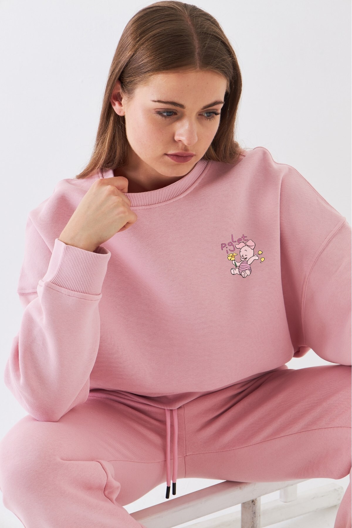 The Champ Clothing  Kadın Oversize Sweatshirt Piglet Bloom Baskılı Pembe – Bisiklet Yaka, 3 İplik Şardonlu Polar - Görsel 2