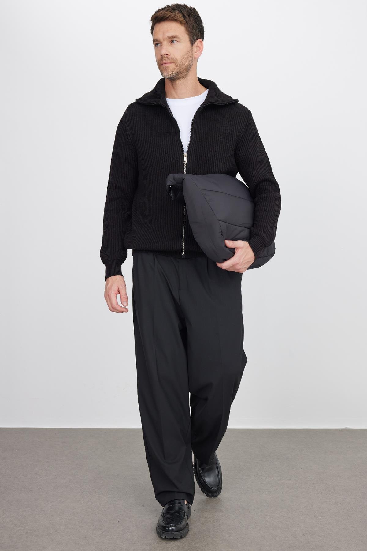 Tudors  Erkek Slim Fit Dik Yaka Fermuarlı Siyah Düz Hırka - Görsel 5