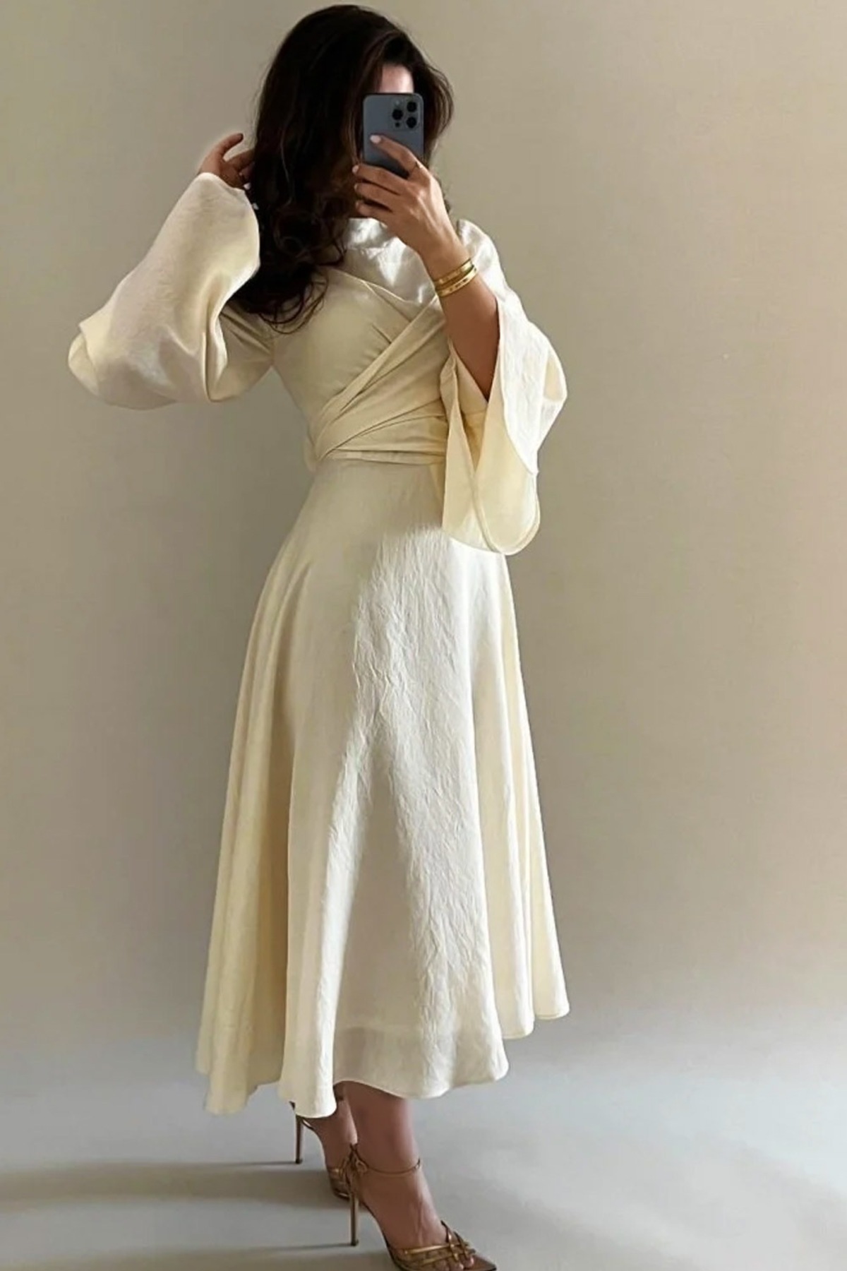 فستان ماكسي باكمام طويلة وواسعه