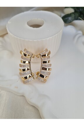 ZEYM COLLECTION Gold Kıkırdak Görünümlü Taşlı Kelepçe Küpe – Parlak Sıralı Ka...
