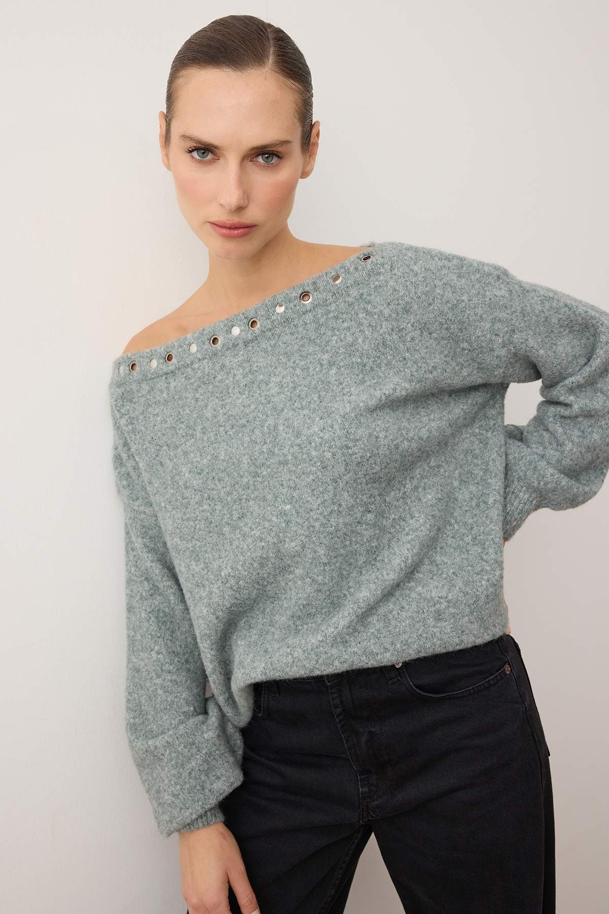 Trendyolmilla  Mint-Gri Kayık Yaka Yünlü Yumuşak Dokulu Kuşgözü Detaylı Triko Kazak TWOAW26KZ00273 - Görsel 2