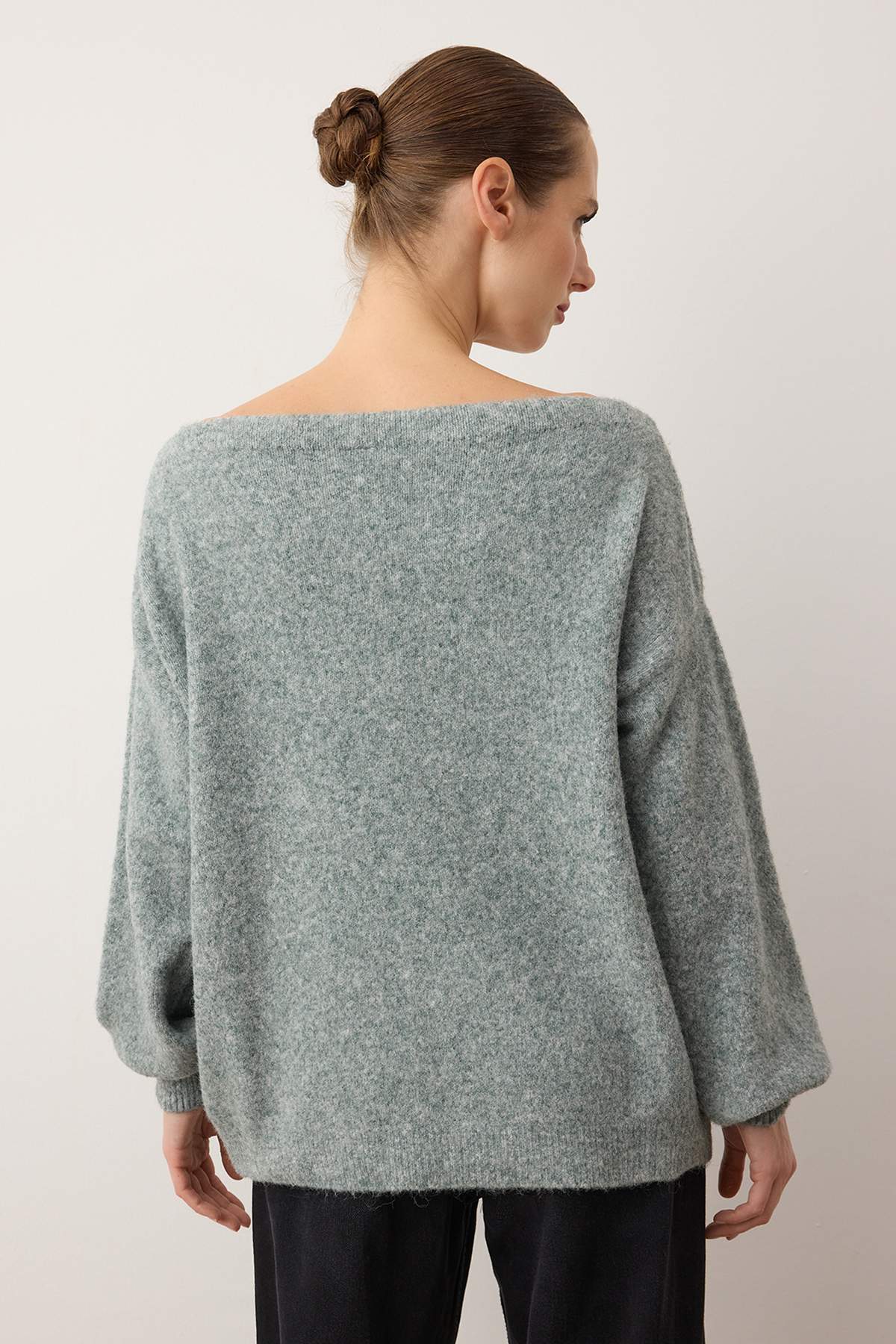 Trendyolmilla  Mint-Gri Kayık Yaka Yünlü Yumuşak Dokulu Kuşgözü Detaylı Triko Kazak TWOAW26KZ00273 - Görsel 4