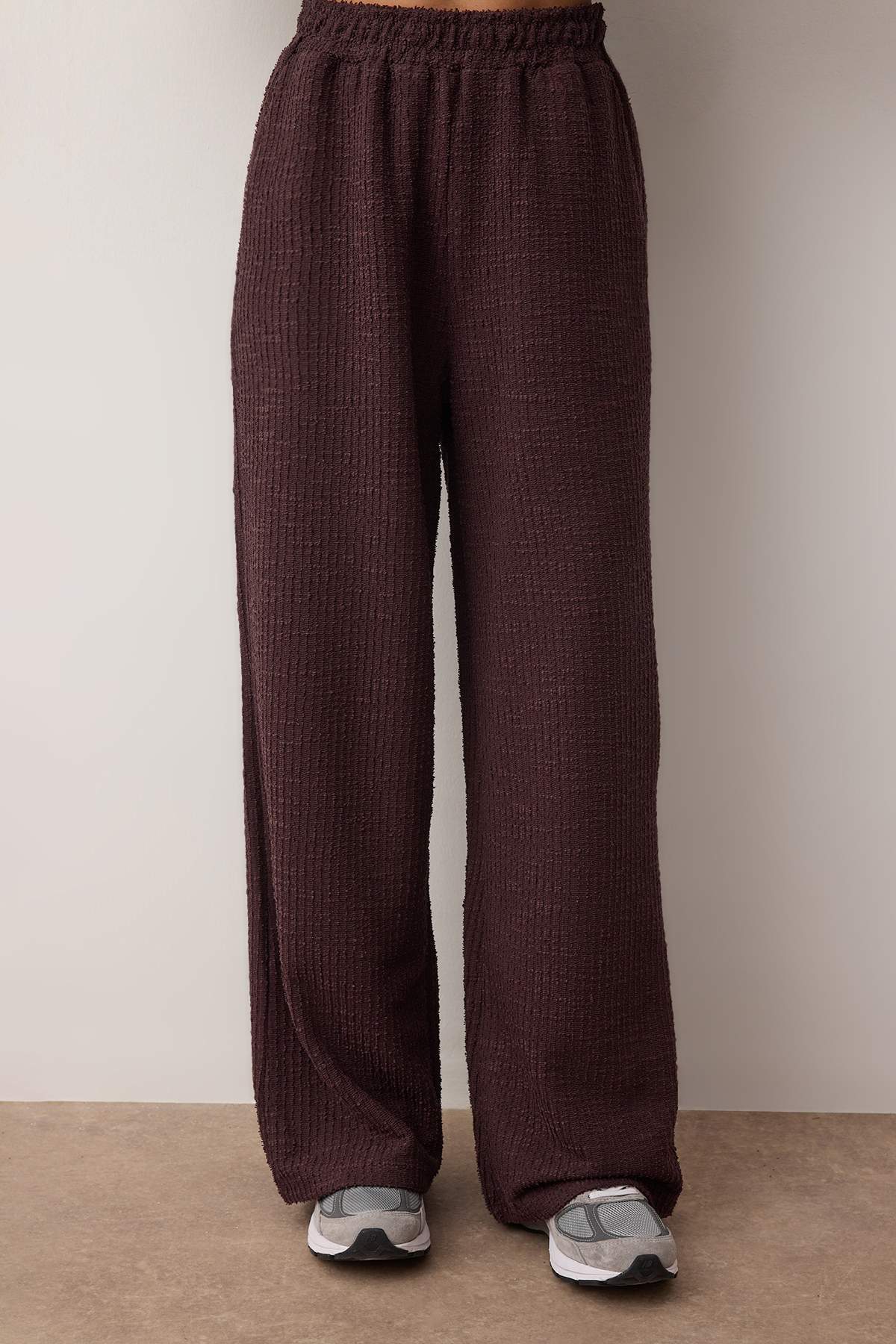 Trendyolmilla  Kahverengi Dokulu Oversize/Geniş Kalıp Esnek Örme Alt - Üst Takım TWOAW26AU00134 - Görsel 3