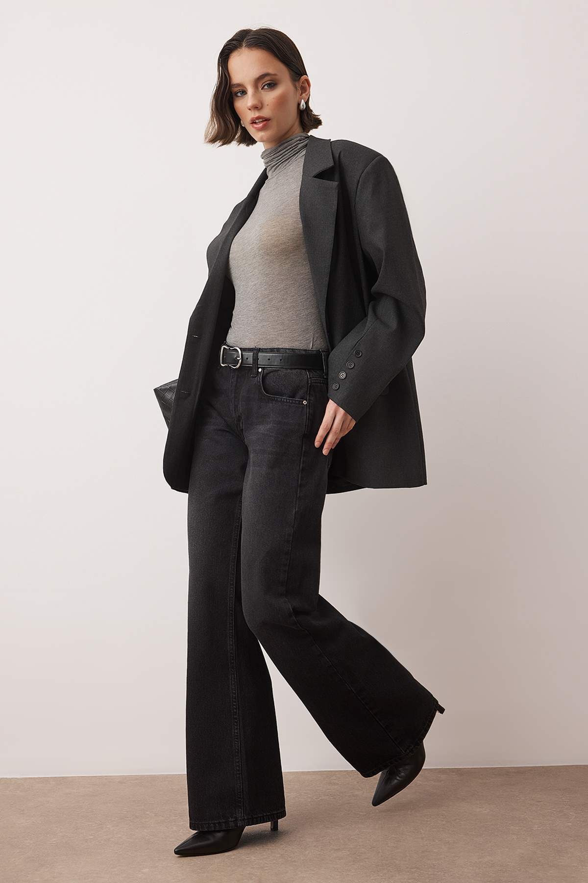 Trendyolmilla  Siyah Düşük Bel Geniş Paça Wide Leg Jeans TWOAW26JE00075 - Görsel 2