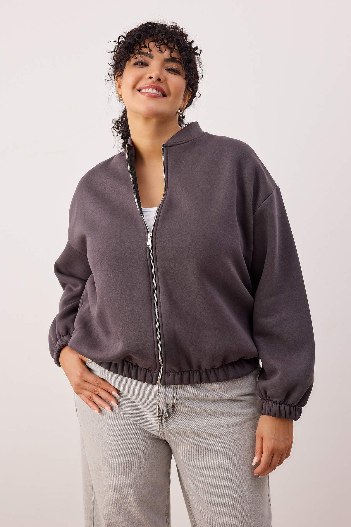 Trendyolmilla Curve Antrasit Bomber Yaka Oversize/Geniş Kalıp Önü Fermuarlı Büyük Beden Sweatshirt TBBAW26AO00038