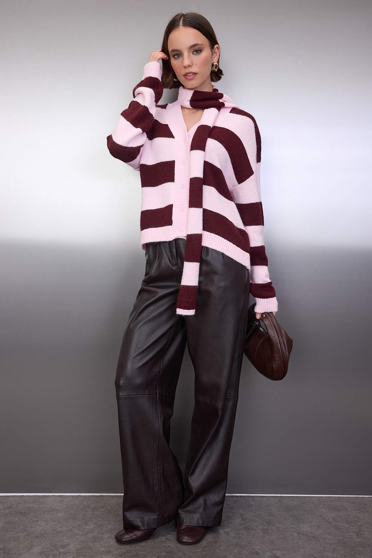 Trendyolmilla  Pembe Şal Detaylı Yumuşak Dokulu Oversize V Yaka Triko Hırka TWOAW26HI00278 - Görsel 5