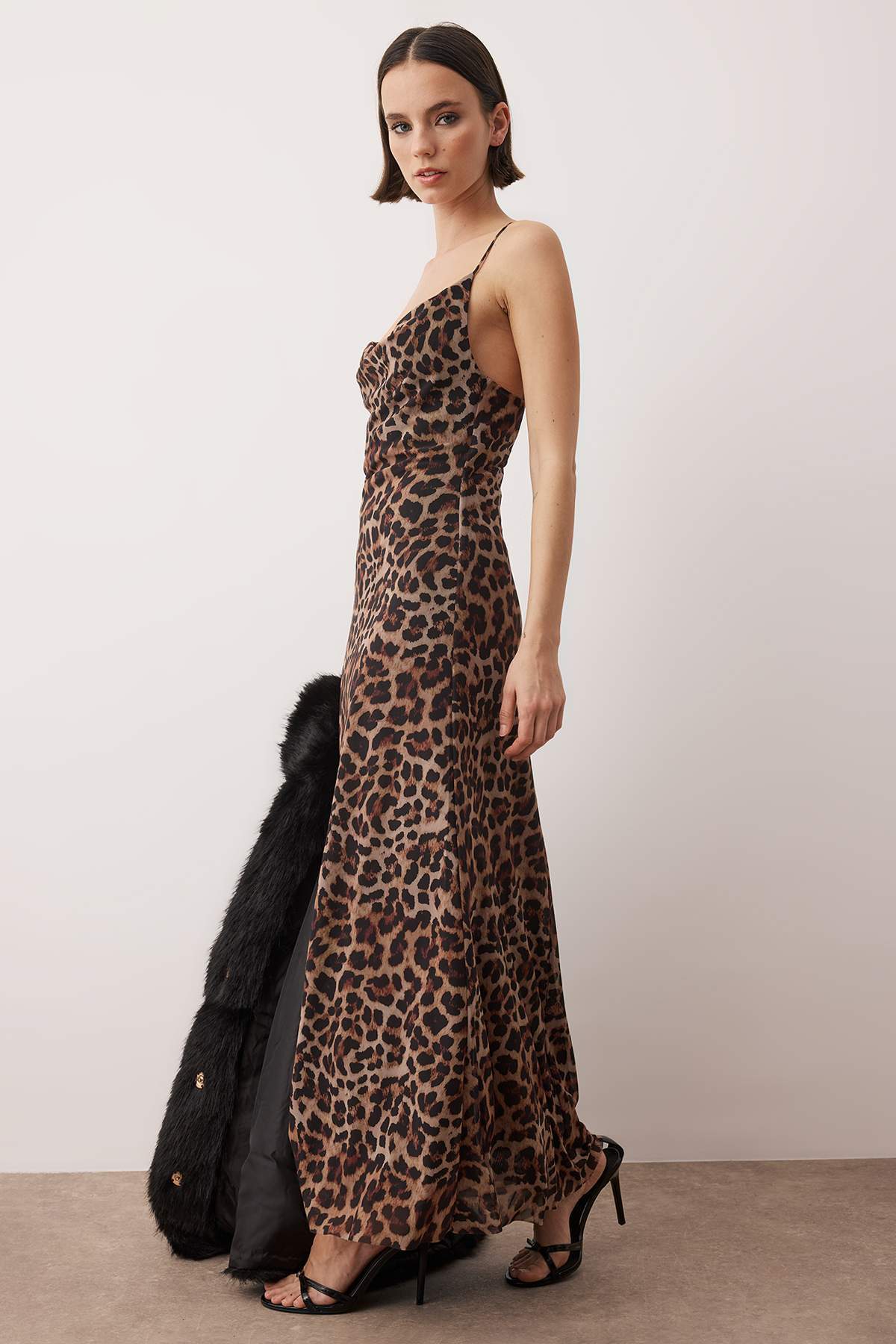 Trendyolmilla  Çok Renkli Vücuda Oturan Leopar Desenli Degaje Yaka Tül Abiye Gece Mezuniyet Elbisesi TPRSS24EL00285 - Görsel 6