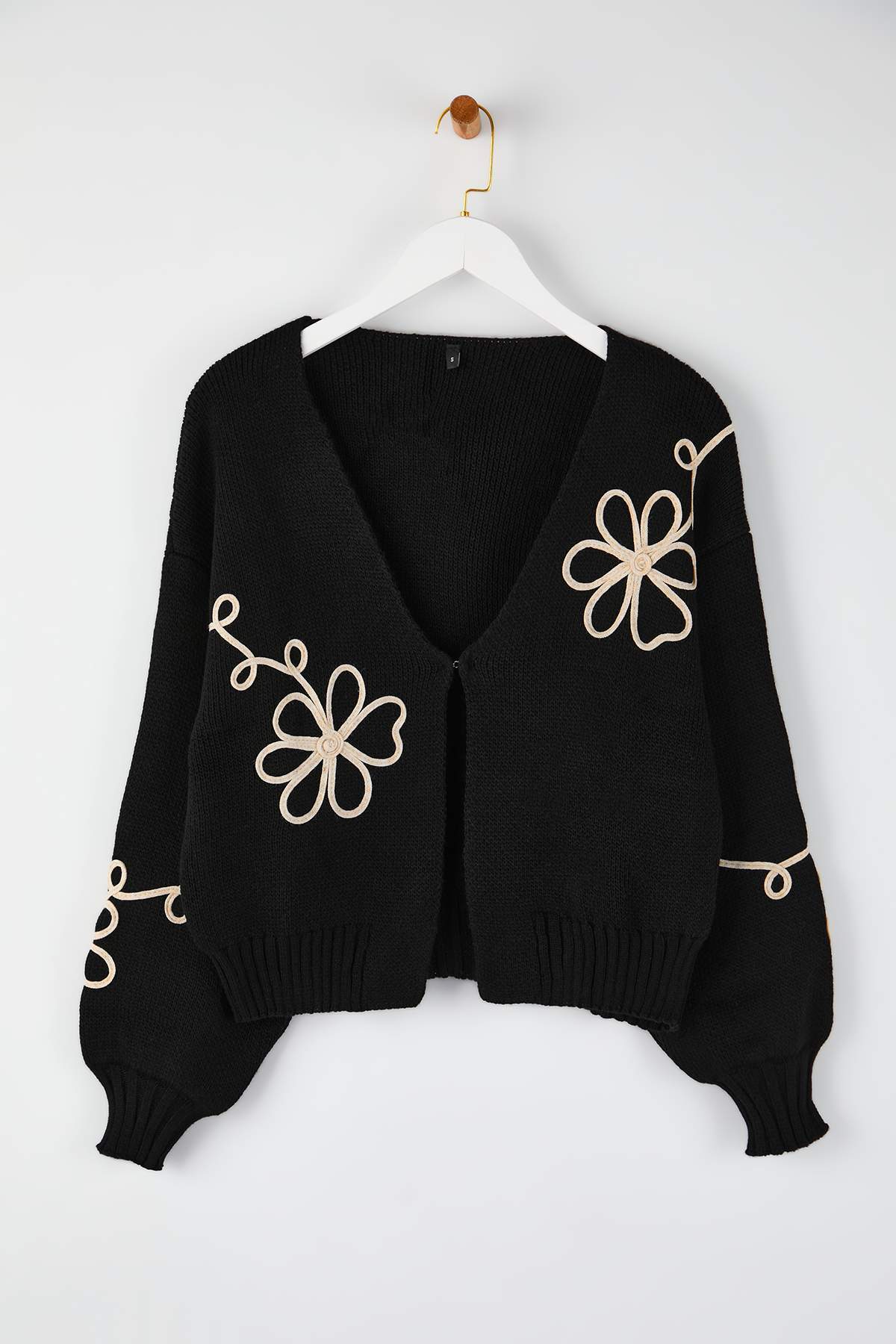 Trendyolmilla  Siyah Nakış Detaylı V Yaka Triko Hırka TWOAW25HI00291 - Görsel 7