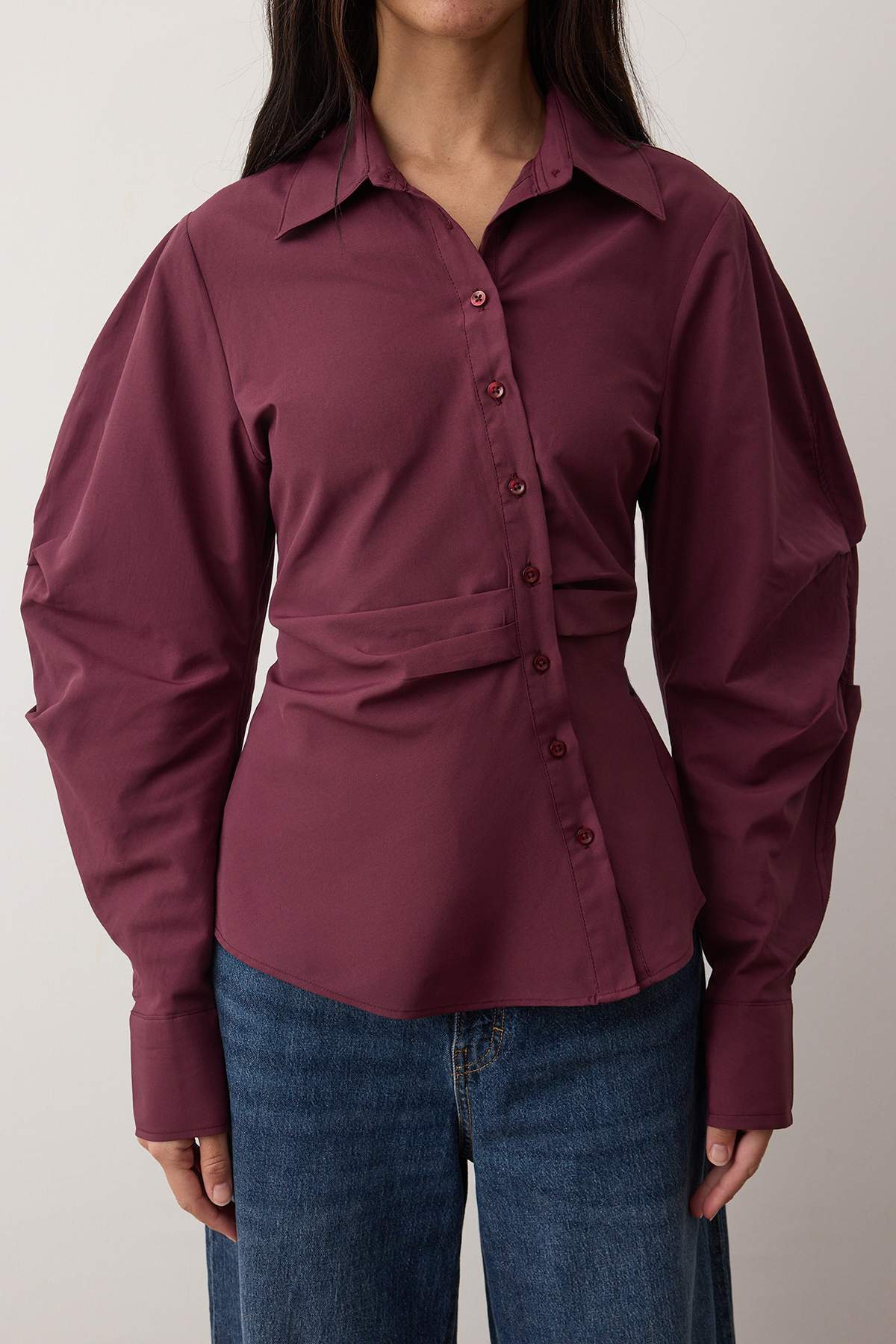 Trendyolmilla  Mürdüm Balon Kol Detaylı Bele Oturan Asimetrik Fitted Gömlek TWOSS25GO00155 - Görsel 3