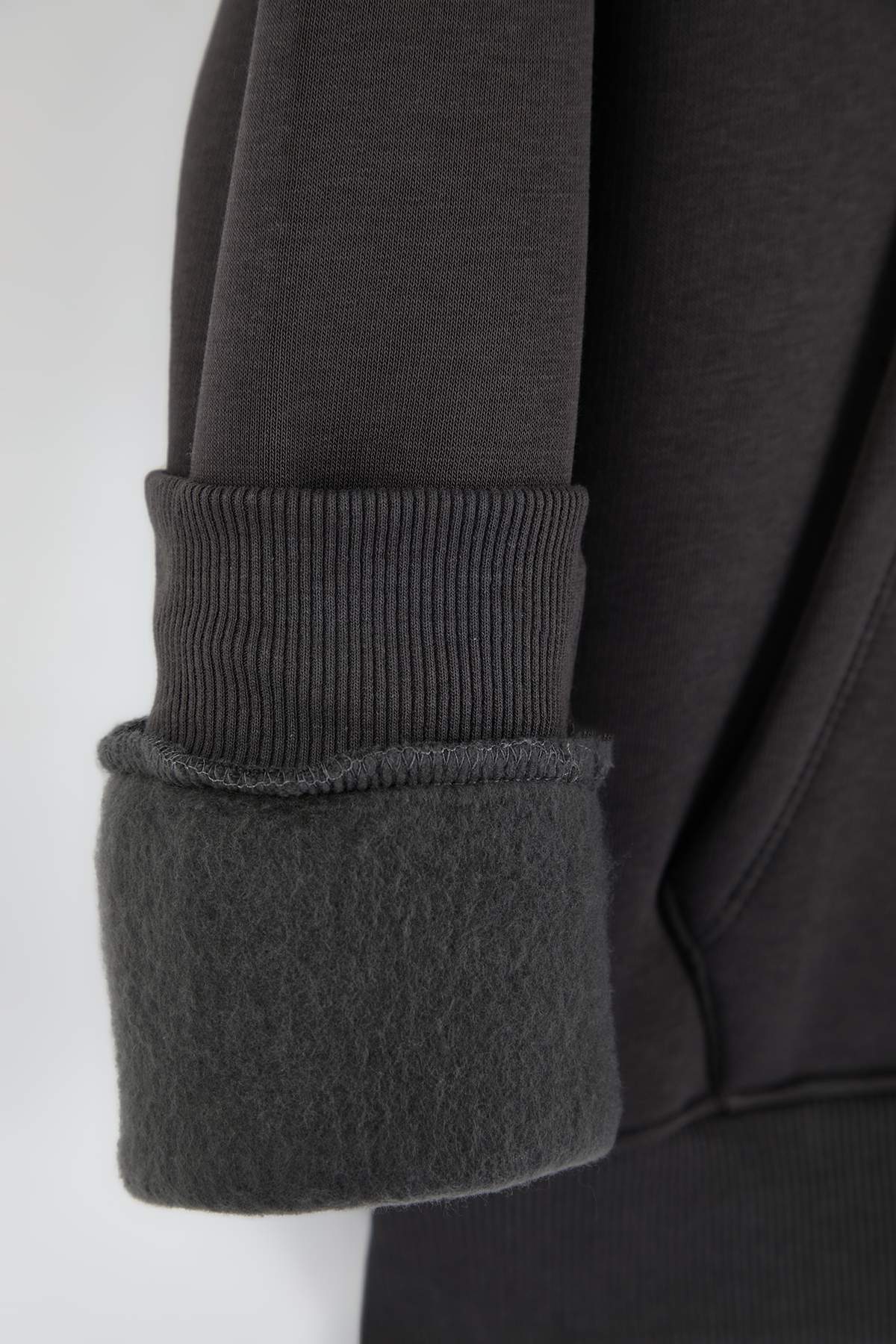 Trendyolmilla  Antrasit Oversize/ Geniş Kesim Aplike Nakışlı Sweatshirt TMNAW26SW00056 - Görsel 8