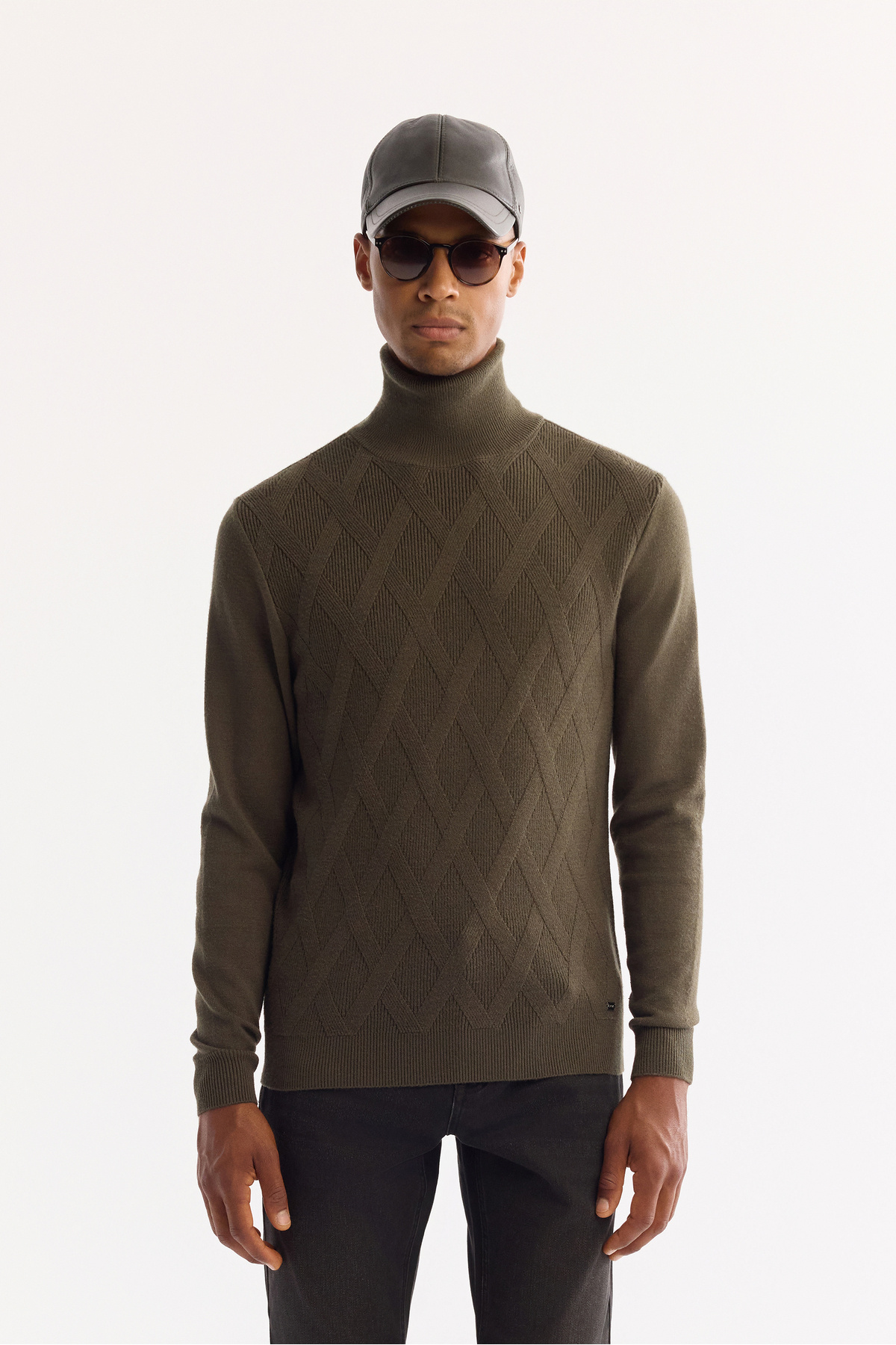 آوا ژاکت بافتنی مردانه یقه اسکی خاکی نرم و لطیف سایز معمولی A52Y5040