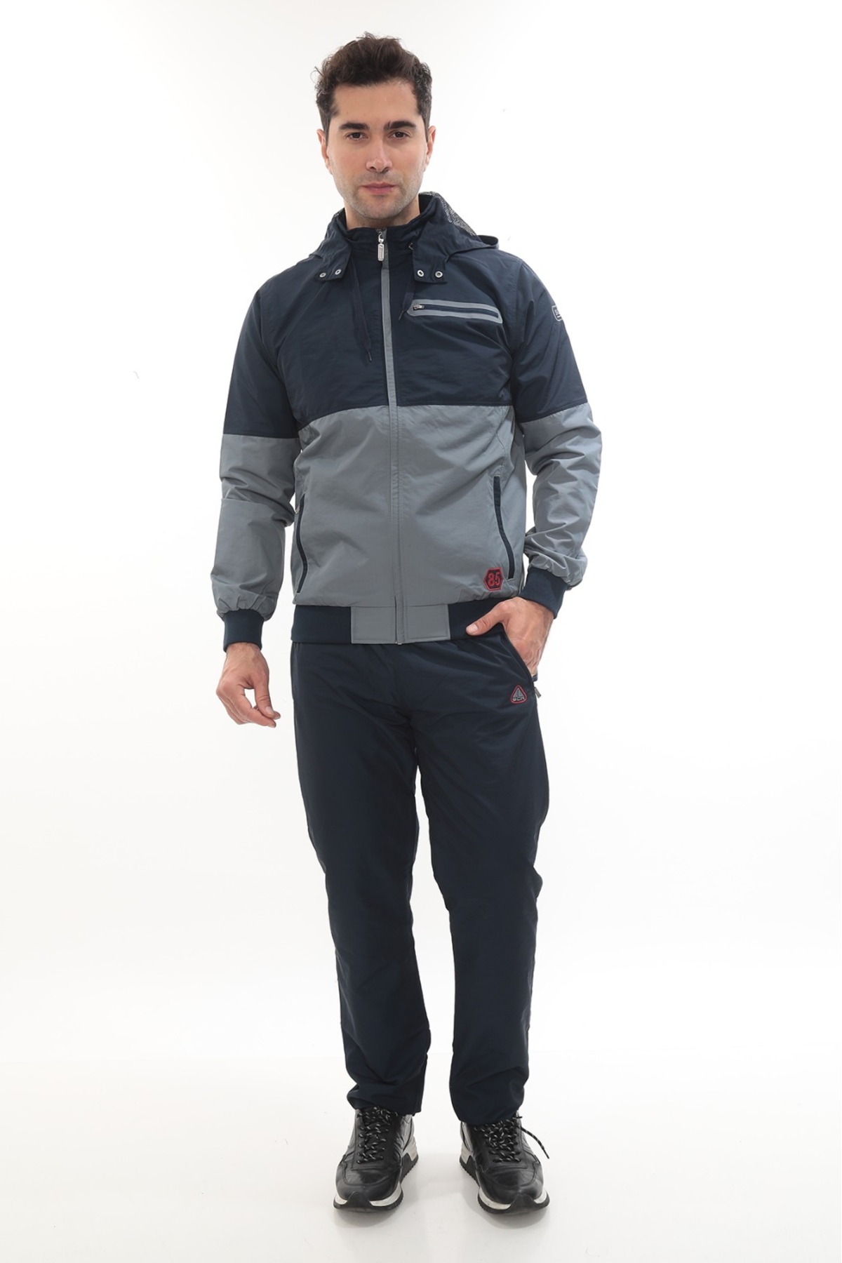 ست لباس ورزشی مردانه کلاهدار جداشونده پارچه ای جنس نخی Twill 4410 — خاکستری — تصویر 4 از 6