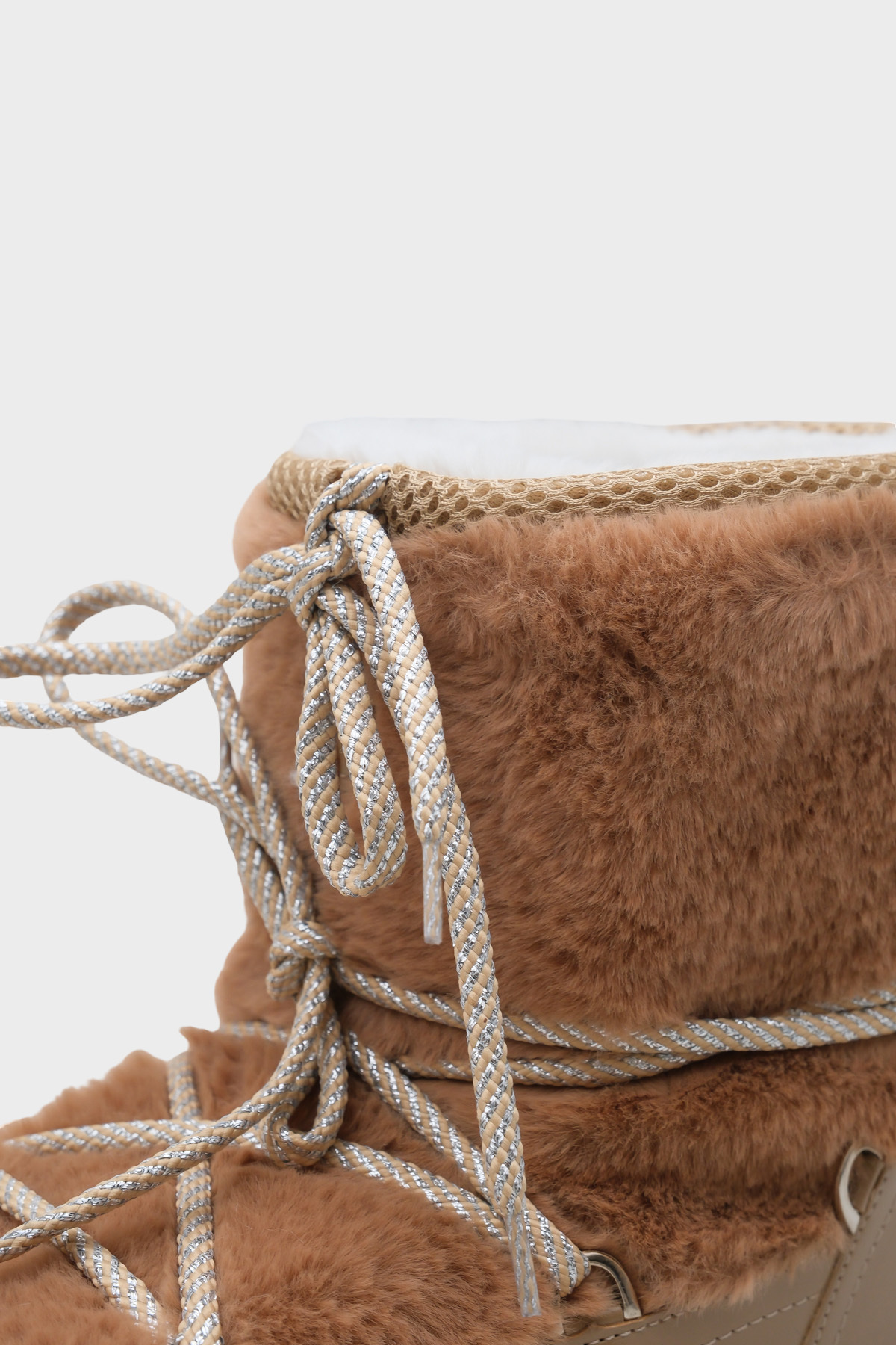 Capone Outfitters Chlupaté dámské sněhule s kulatou špičkou se silnou podrážkou