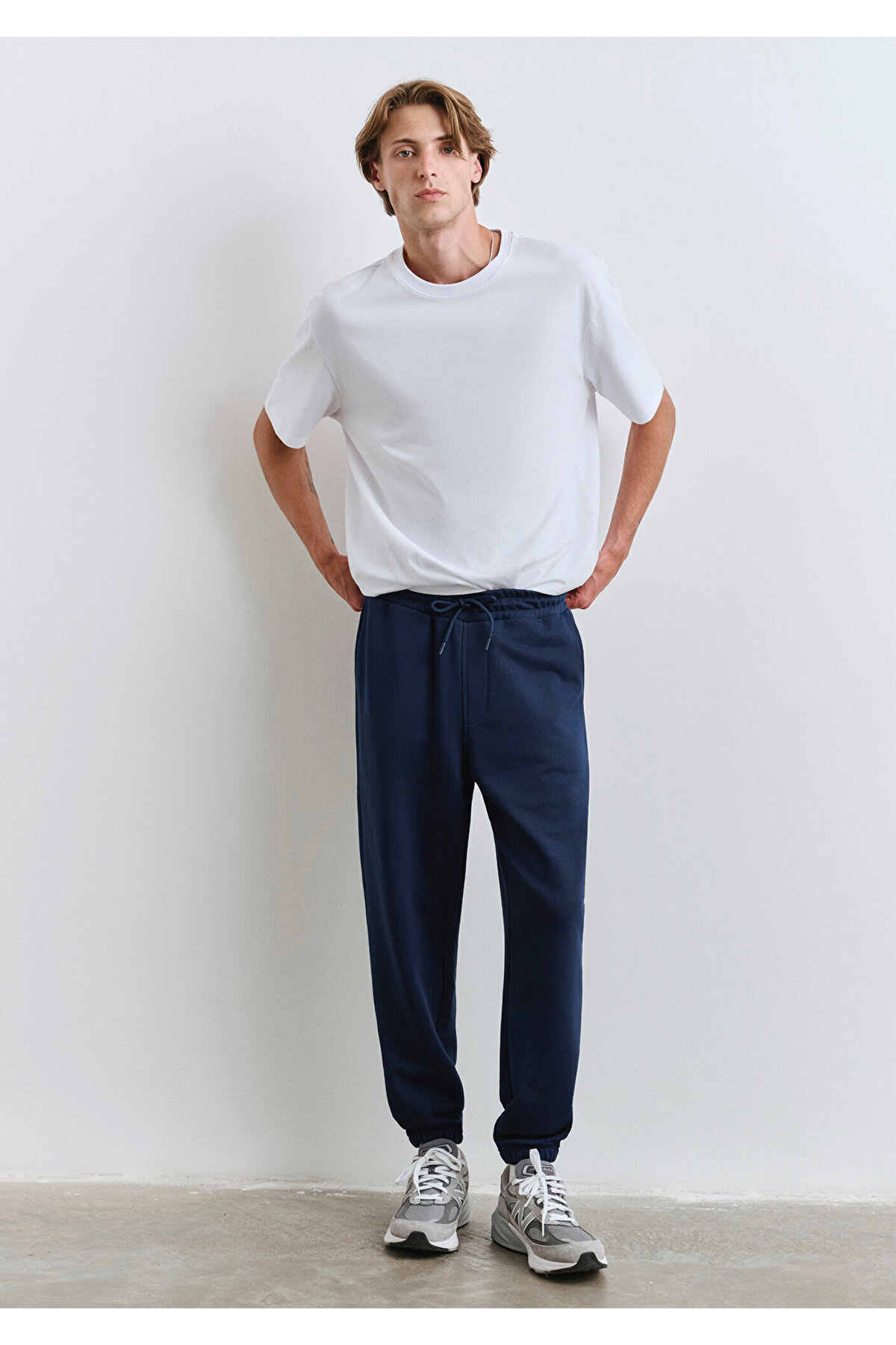 شلوار ورزشی سرمه‌ای با لوگوی M، کد 0010493-89353 Mavi