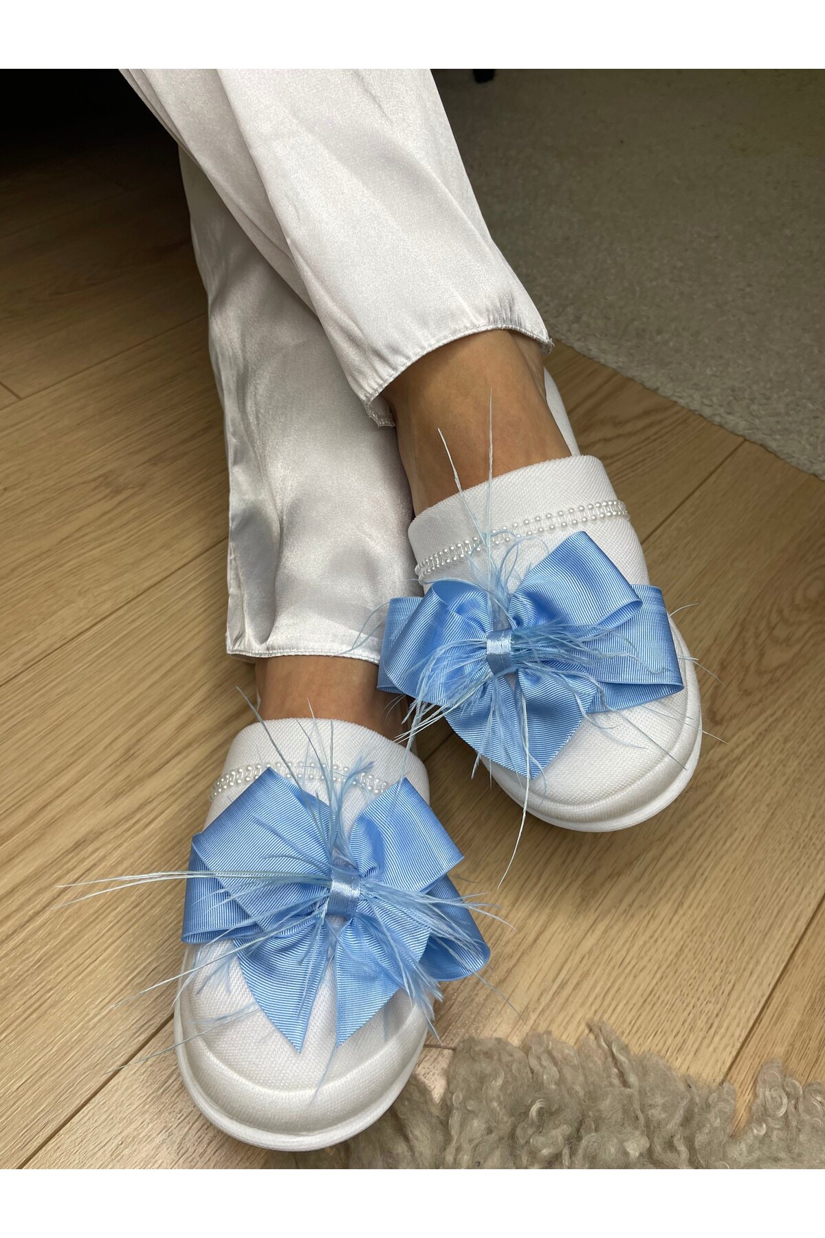 Rengarenk Minikler Mavi Fiyonklu Tüylü Anne Lohusa Terlik Taç Lohusa Seti – Lohusa Seti – Lohusa Seti fotoğrafı 2 (önizleme)