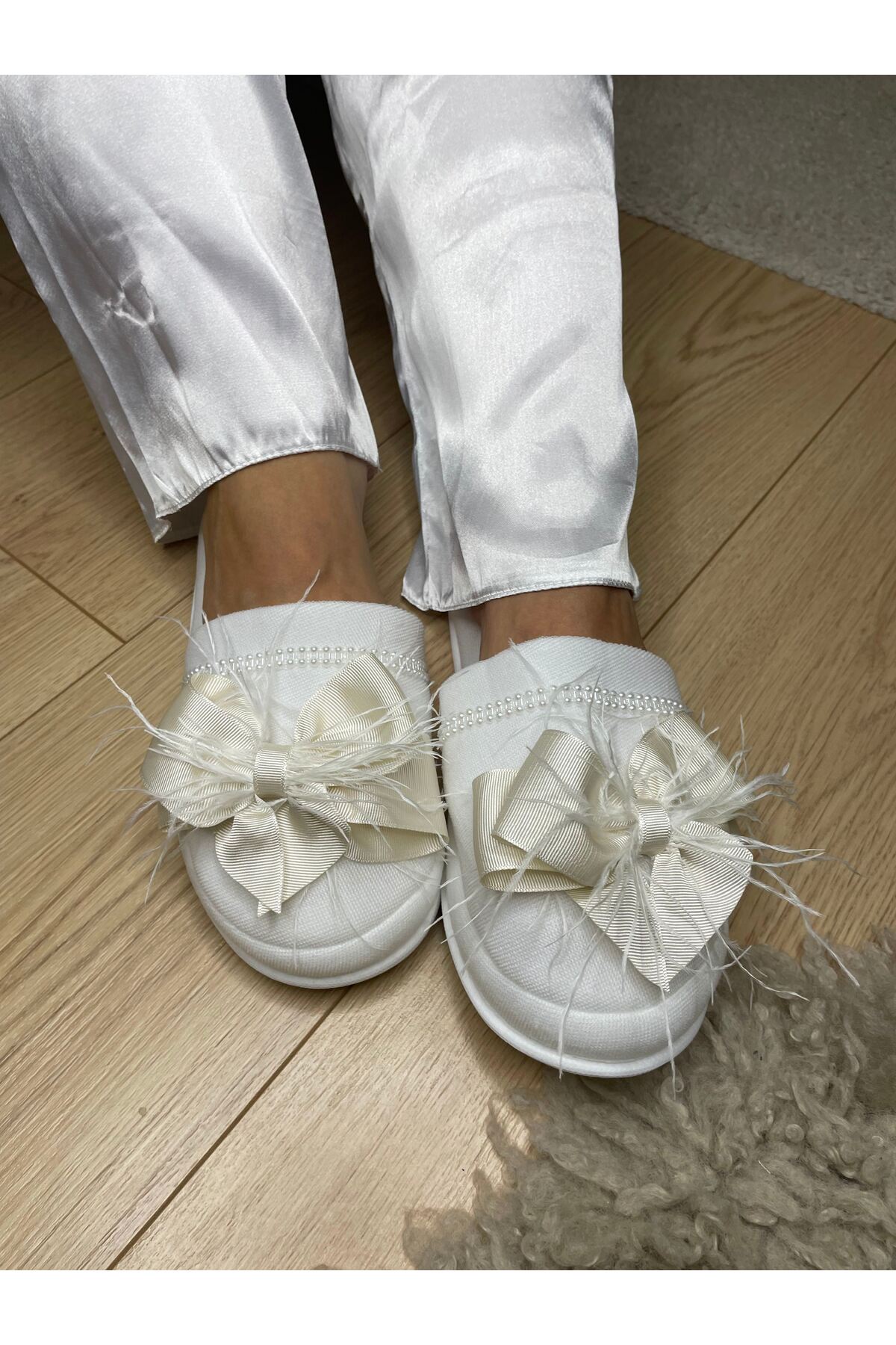 Rengarenk Minikler Anne Bebek Tüylü Fiyonk Lohusa Taç Terlik Seti – Taç – Taç fotoğrafı 6 (önizleme)