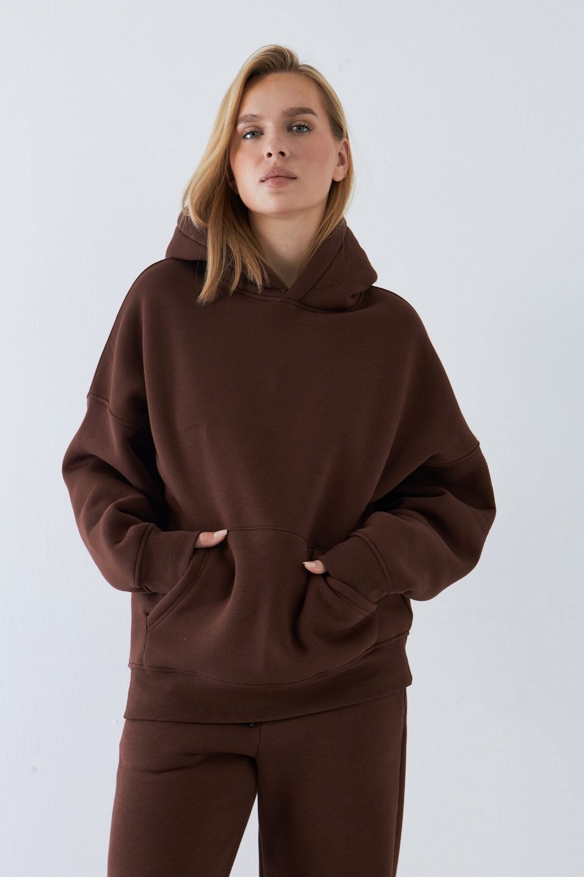 Oversize Unisex Eşofman Takımı Kahverengi – Basic, 3 İplik Polar; Kapüşonlu Üst, Lastikli Alt — قهوه‌ای PRA-13092179-844078 — تصویر 5 از 8