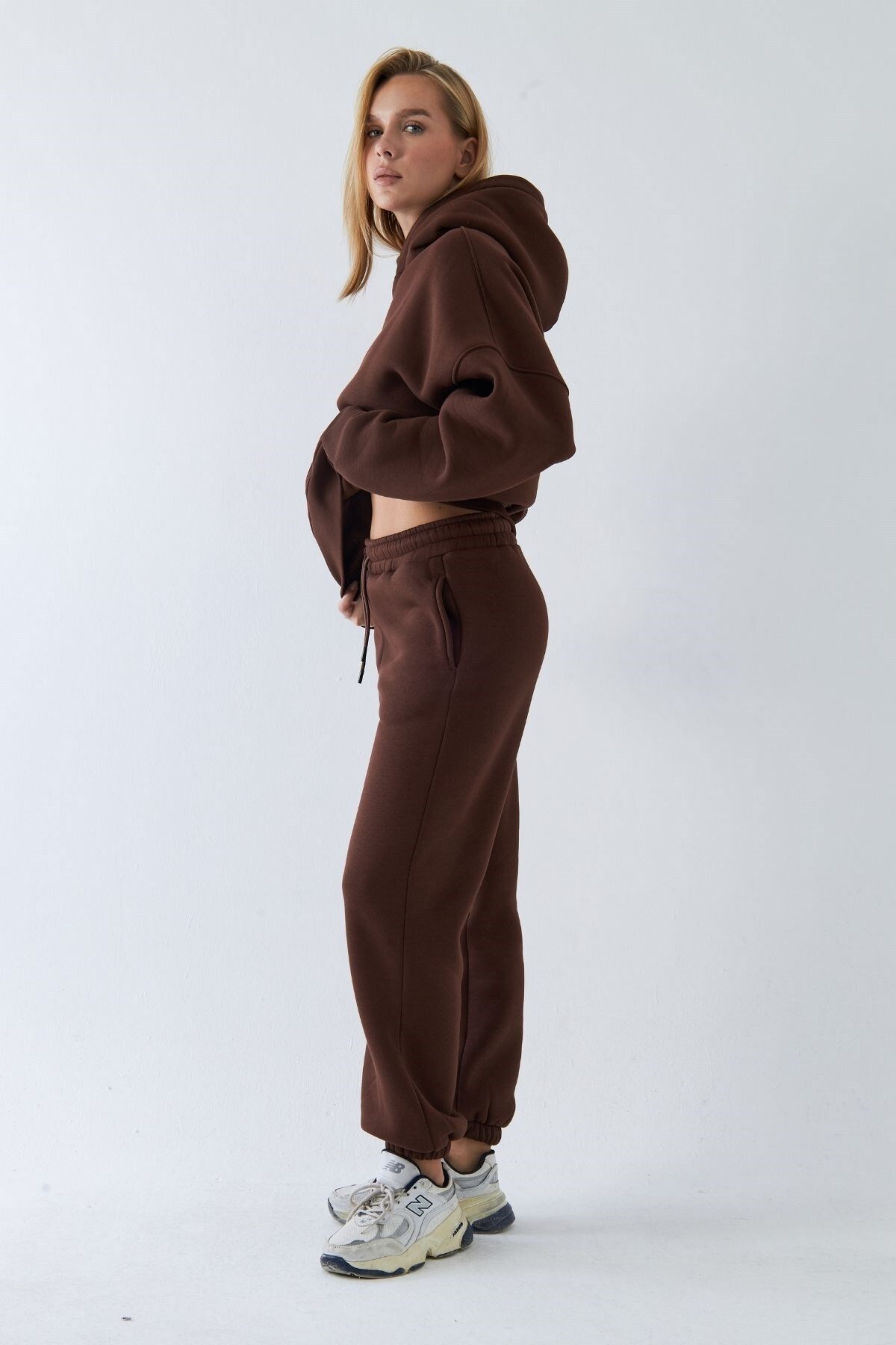 Oversize Unisex Eşofman Takımı Kahverengi – Basic, 3 İplik Polar; Kapüşonlu Üst, Lastikli Alt — قهوه‌ای PRA-13092179-844078 — تصویر 4 از 8