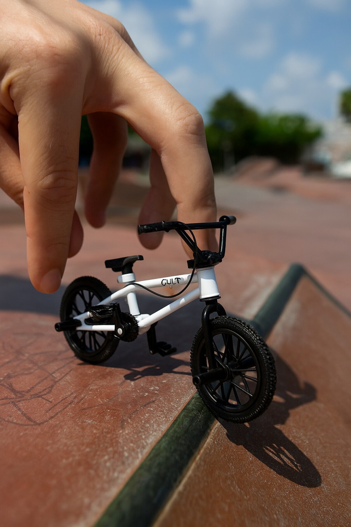 Resim TOYFEST Tech Deck BMX Bisikleti Cult Beyaz Gerçek Metal Çerçeve Parmak Bisiklet Oyuncak Model 12 