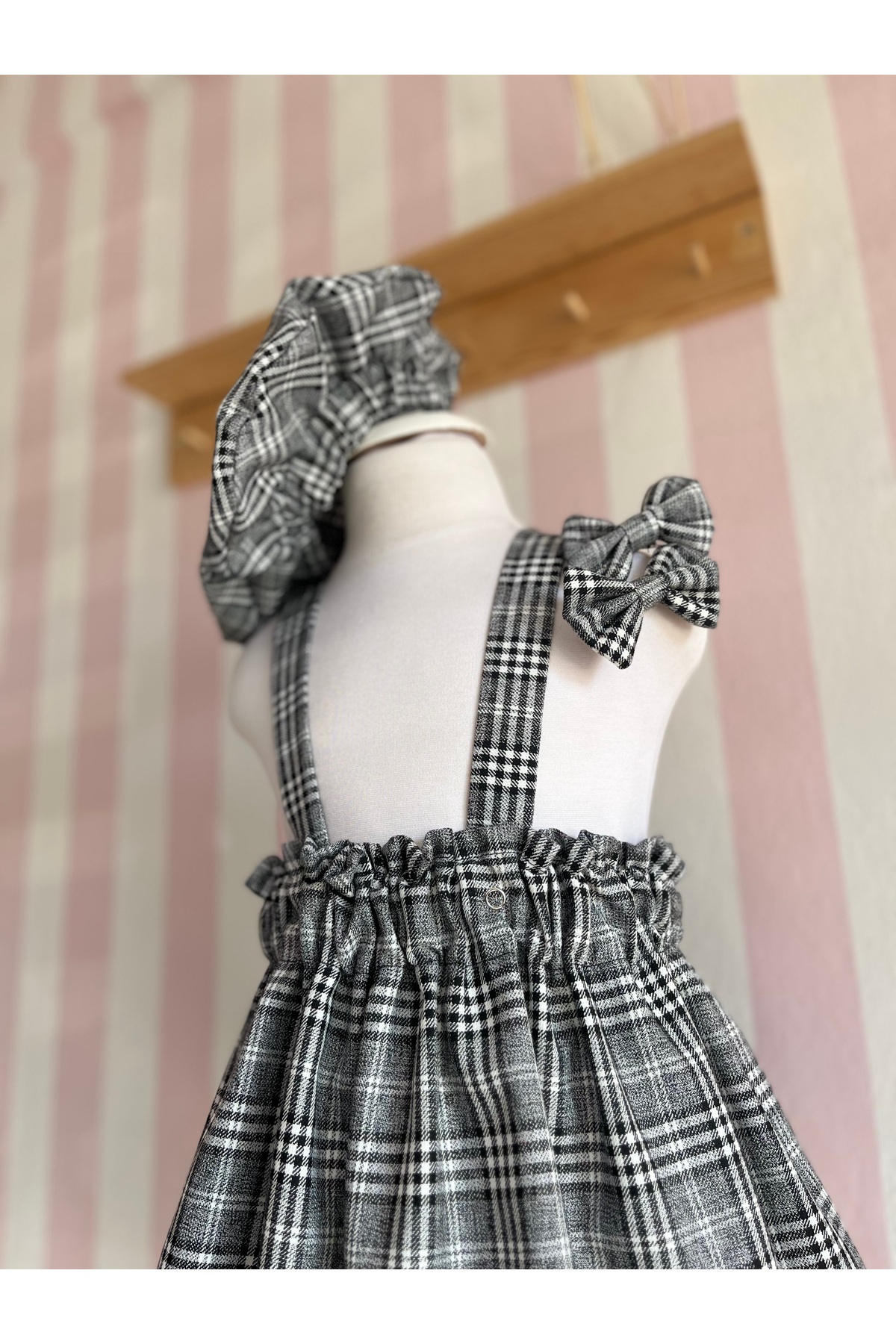 Eylülce Butik Kız Bebek & Kız Çocuk Gri Ekoseli Salopet Elbise & Ressam Şapkası & Toka Takım (%100 Pamuk Kumaş) fotoğrafı 6 (önizleme)