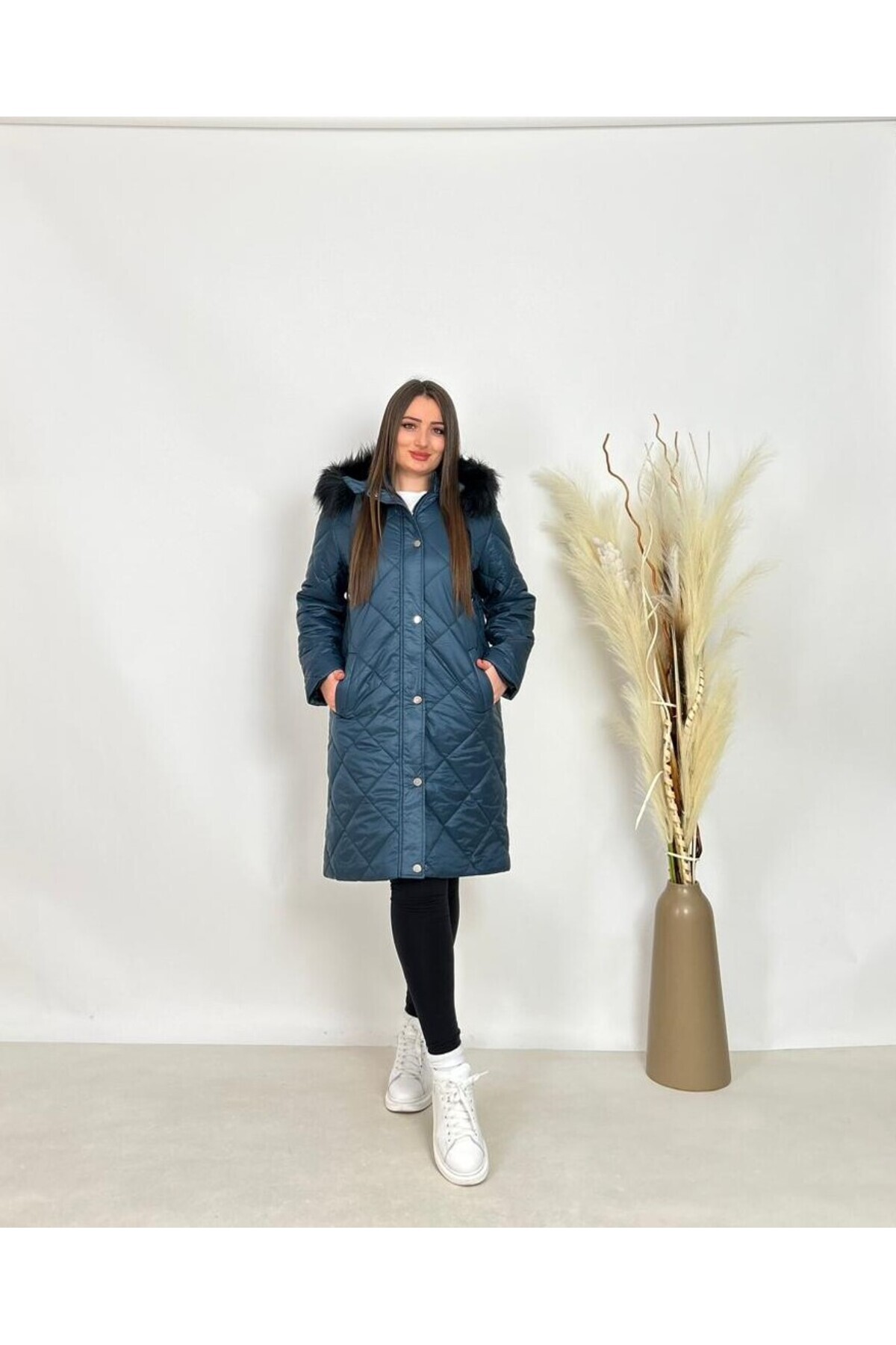 DE WHITES BÜYÜK BEDEN YAKA KÜRKLÜ VE KAPŞONLU KABAN