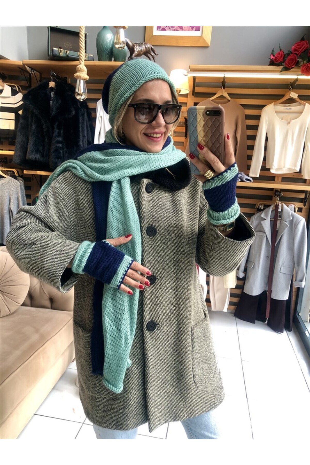 Gözde Tasarım Butik KADIN LACİVERT SU YEŞİLİ RENK BLOKLU TIĞİŞİ EL YAPIMI ÖRGÜ ATKI BERE VE PARMAKSIZ ELDİVEN SETİ