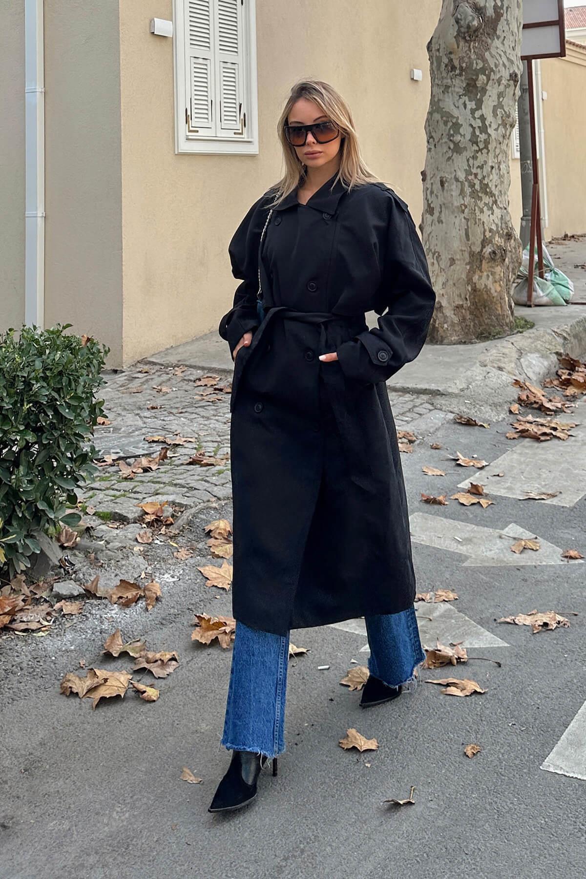 Swist  Siyah Oversize Kuşaklı Kruvaze Yaka Apoletli Kadın Midi Trençkot - Görsel 3