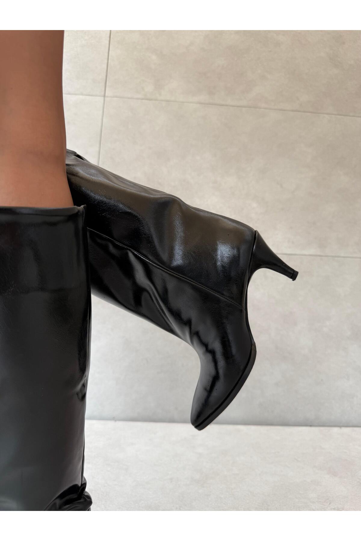 Elvinin Tarzı  Jules Siyah Kırışık Rugan XL Kesim İnce Topuklu Çizme - Görsel 3