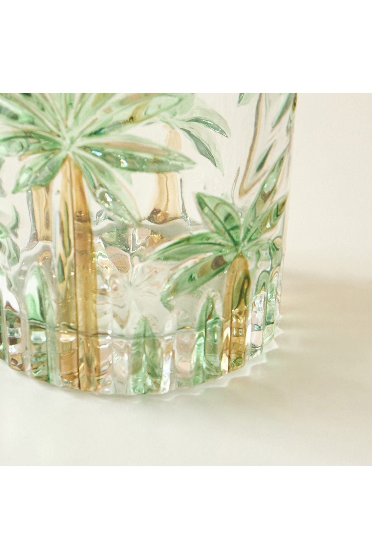 زجاج منقوش على شكل شجرة نخيل