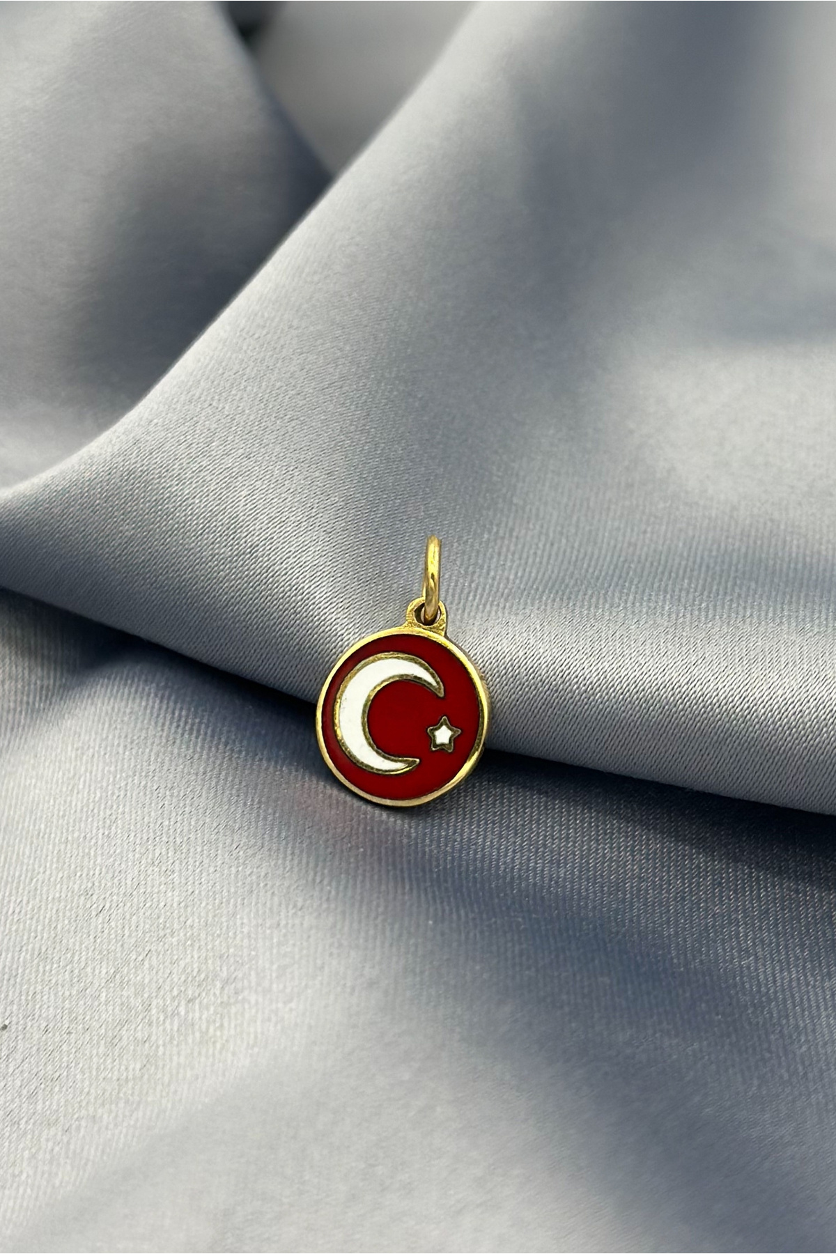 Dağıstanlı Kuyumculuk 14 Ayar Altın Kırmızı Beyaz Mineli Yuvarlak Şeklinde Türk Bayrağı Kolye Ucu