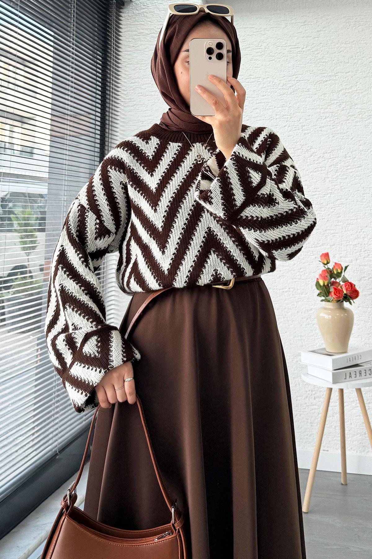 Genel Markalar  Zikzak Desenli Kısa Triko Kazak – Kahverengi - Görsel 4