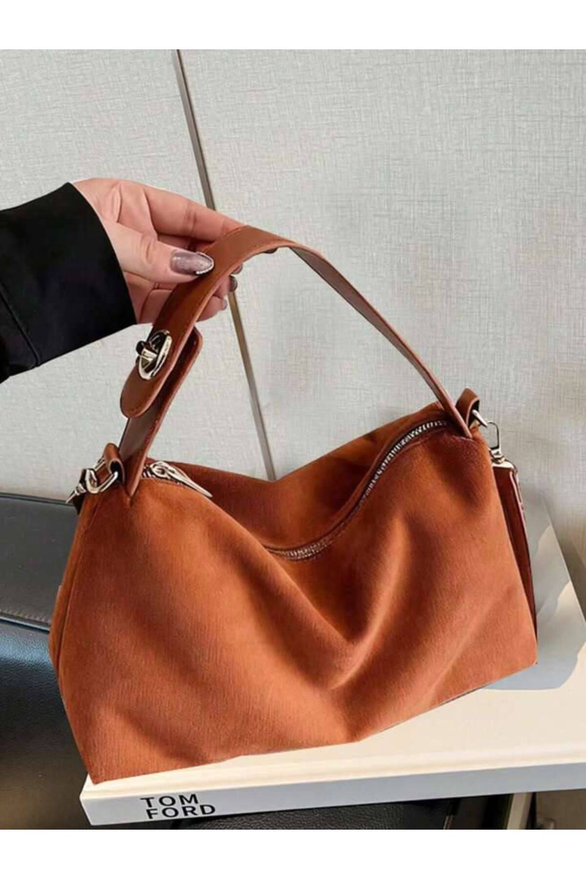 Taba LOREN Kadın Süet Kilit Detaylı El Omuz ve Kadın Çanta 30/25 Boy