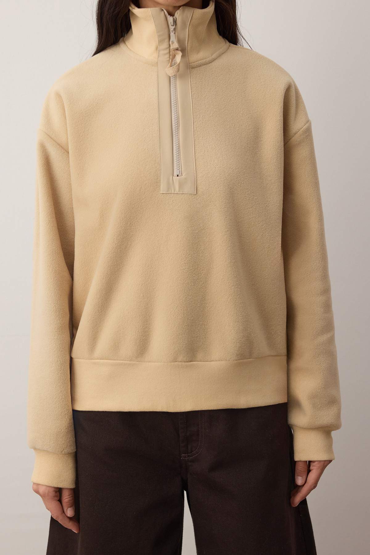 Trendyolmilla  Taş Regular/Normal Kalıp Fermuar Detaylı Dik Yaka Polar Kalın Örme Sweatshirt TWOAW26SW00026 - Görsel 3