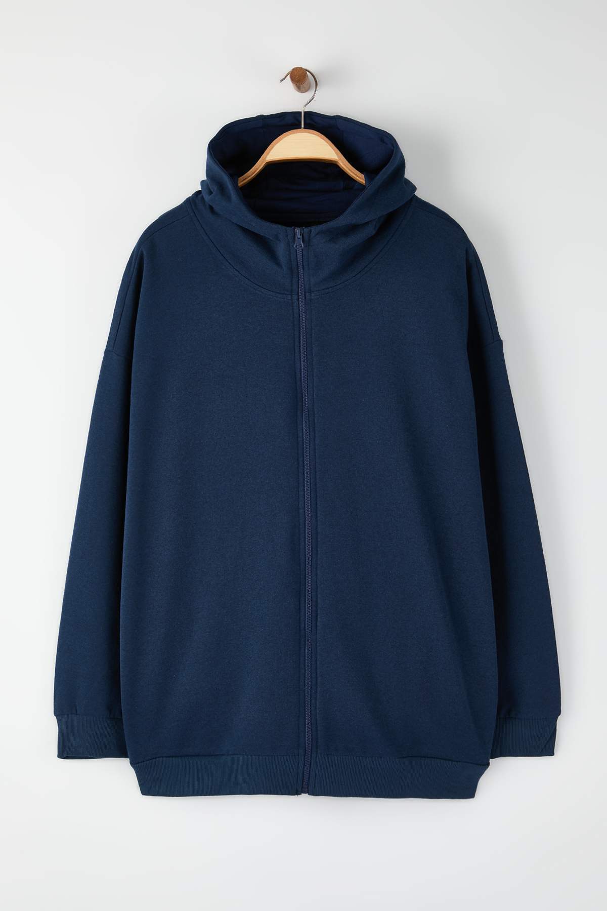 Trendyolmilla Man Büyük Beden Lacivert Oversize/Geniş Kesim Fermuarlı Kapüşonlu Pamuklu Sweatshirt TMNAW25AO00029