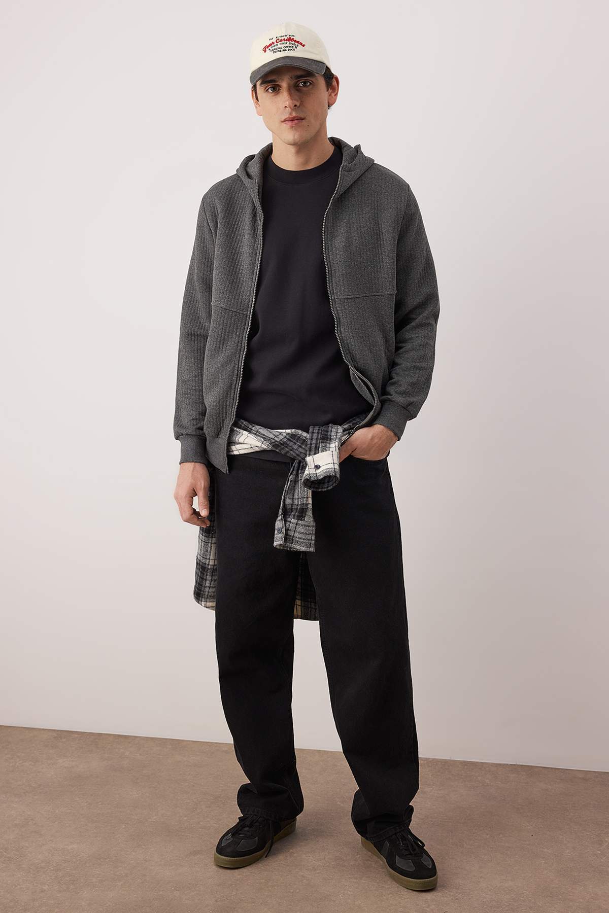 Trendyolmilla  Gri Regular/Normal Kesim Dokulu Kapüşonlu Sweatshirt TMNAW26SW00061