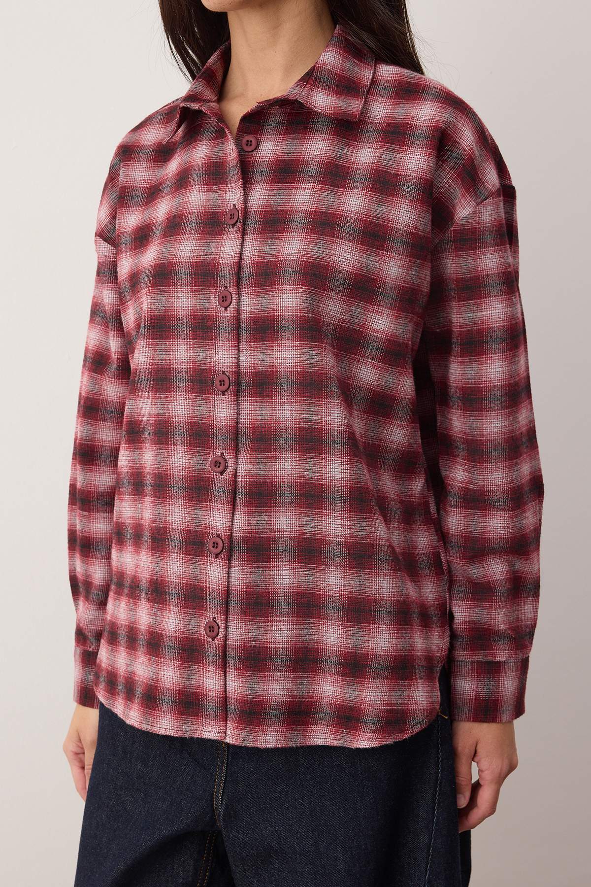 Trendyolmilla  Bordo-Çok Renkli Ekose Flanel Oversize/Geniş Kalıp Gömlek TWOAW26GO00135 - Görsel 3