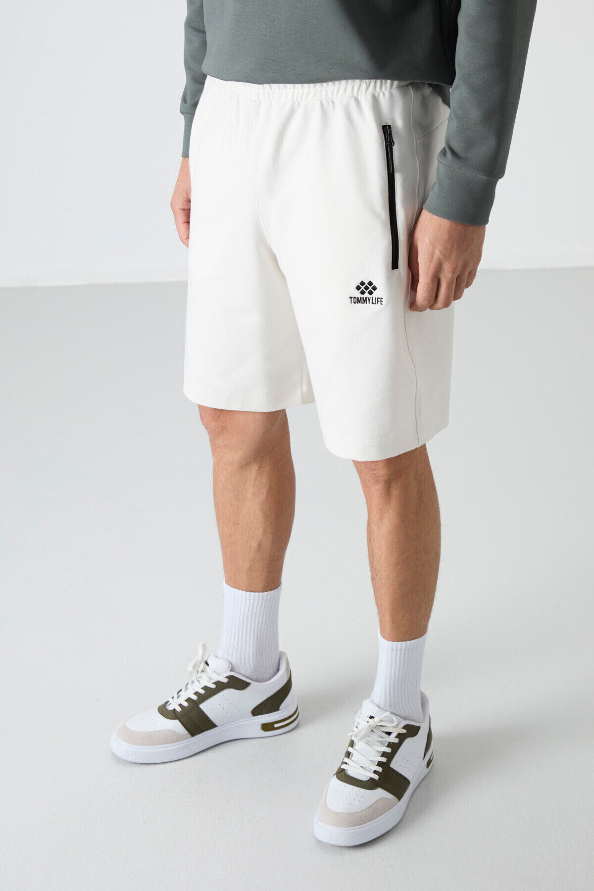 TOMMY LIFE  Ekru Gizli Fermuar Arka Cepli Bağcıklı Standart Kalıp Erkek Şort - 81136 - Görsel 4