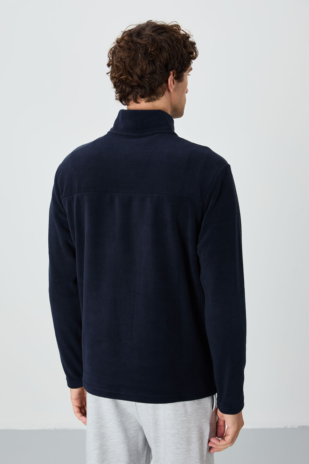 سویشرت مردانه پشمی یقه آبی River Navy Stand-up - 88310 — رنگارنگ A14ER-88310 — تصویر 6 از 6