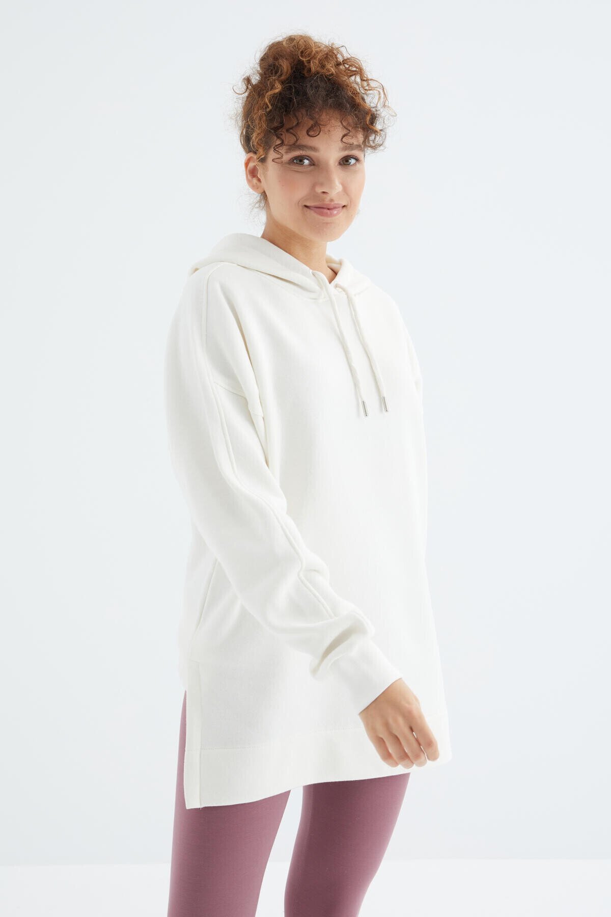سویشرت تونیک کلاهدار فرم راحت رنگ اکرو Reglan Kol Basic - 97242