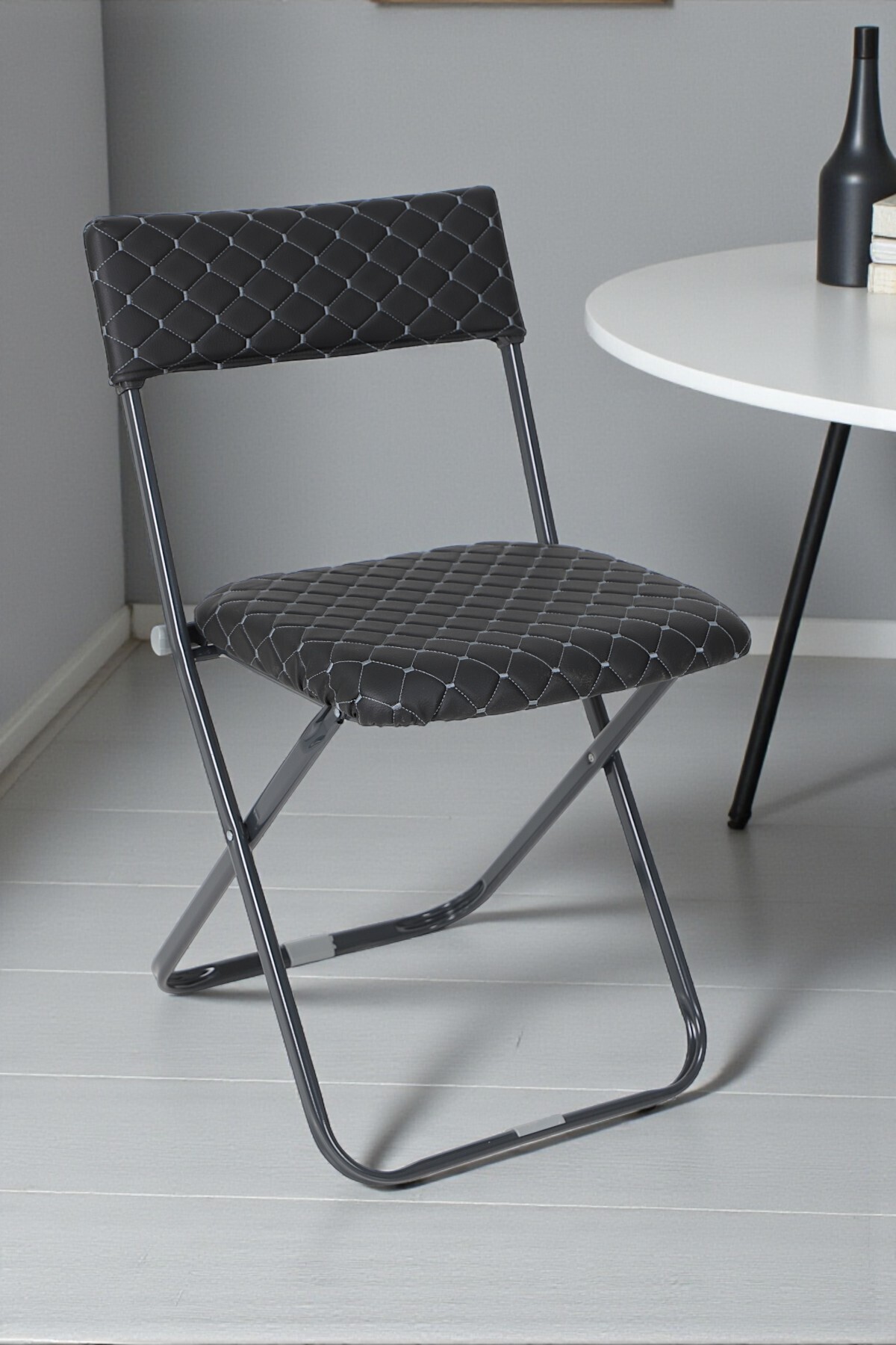 İronika Anatolia Metal Gövdeli Deri Kapitone Sandalye Katlanır Mutfak Bahçe Sandalyesi Siyah