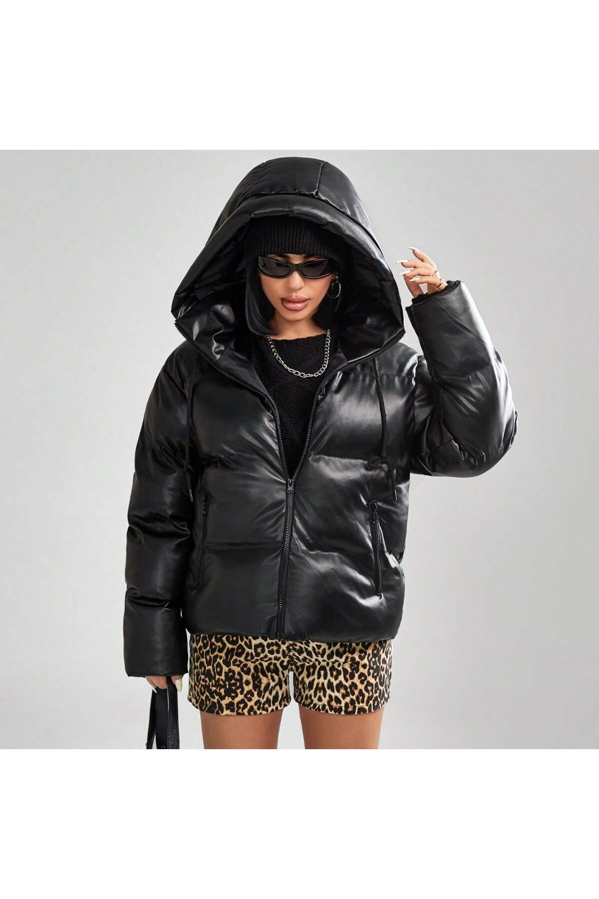 ZAFİR BUTİK Női fekete kapucnis puffer műbőr kabát